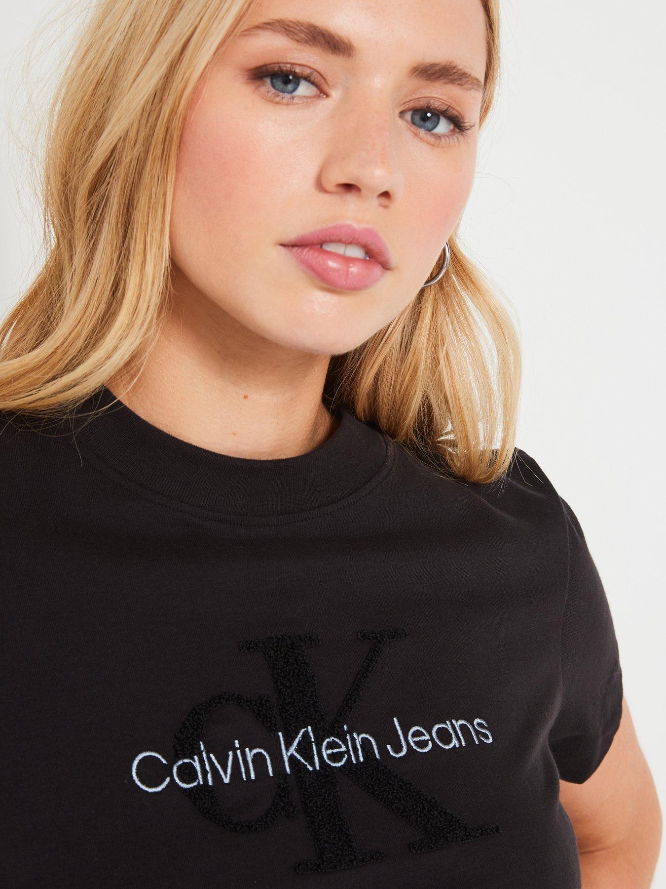 calvin-klein-jeans-chenille-monologo-t-shirt-blackoutfit