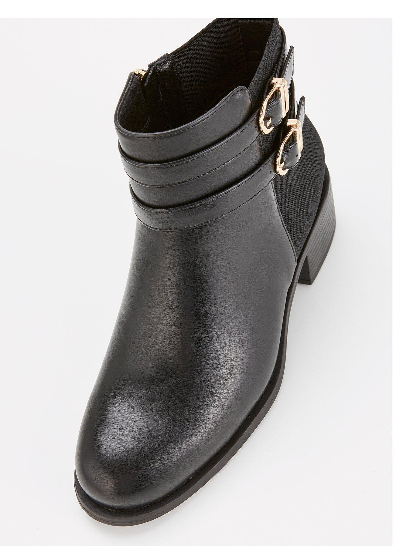 everyday-extra-wide-fit-ankle-boot-with-buckle-blackoutfit