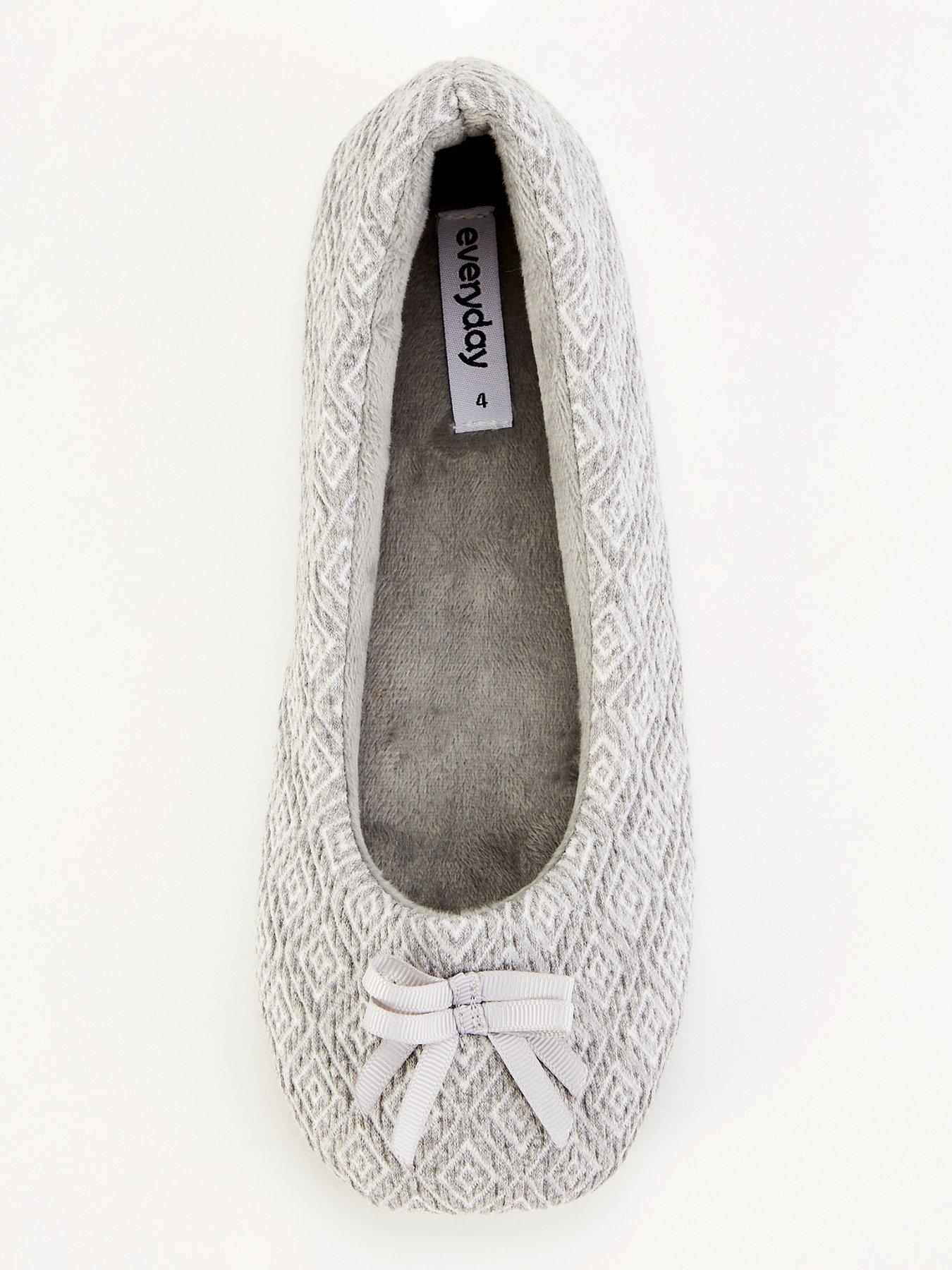 everyday-textured-ballerina-slipper-greyoutfit