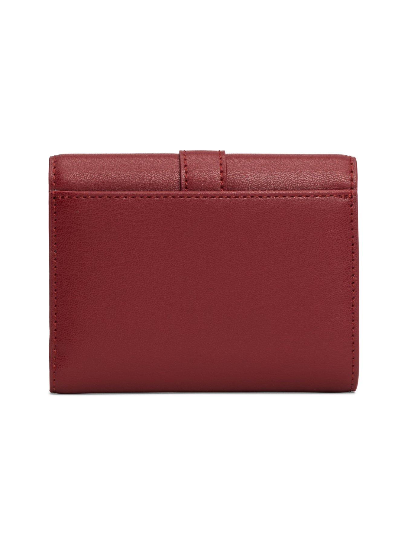 tommy-hilfiger-flap-logo-purse-reddetail