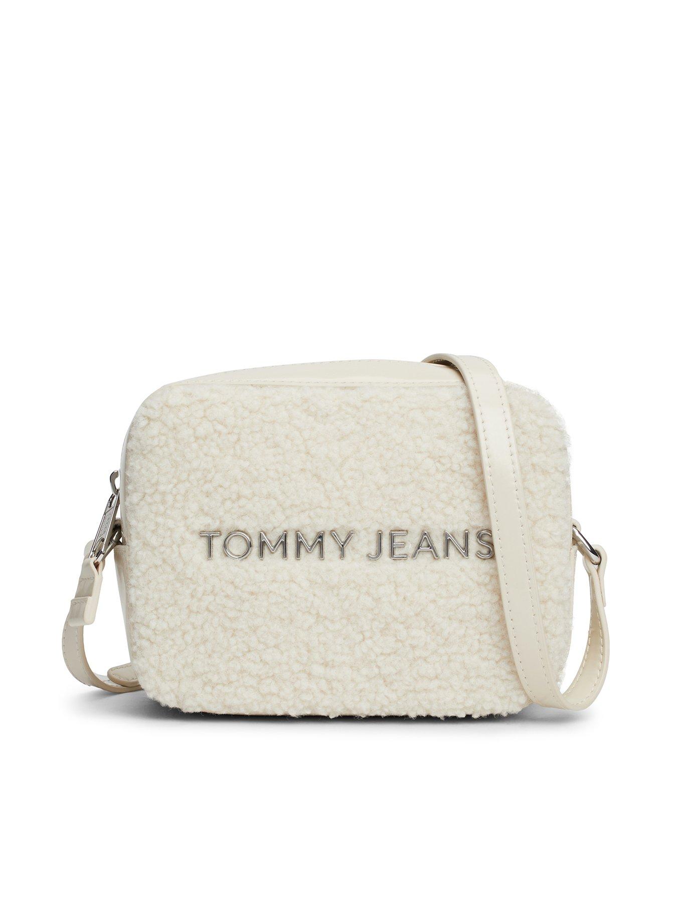 tommy-jeans-sherpa-logo-camera-bag-cream