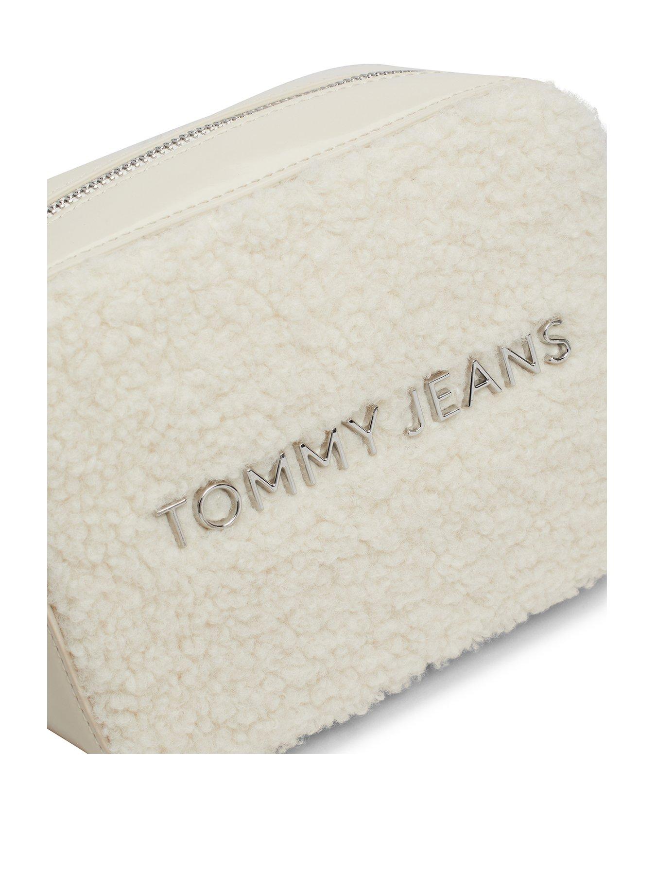 tommy-jeans-sherpa-logo-camera-bag-creamback