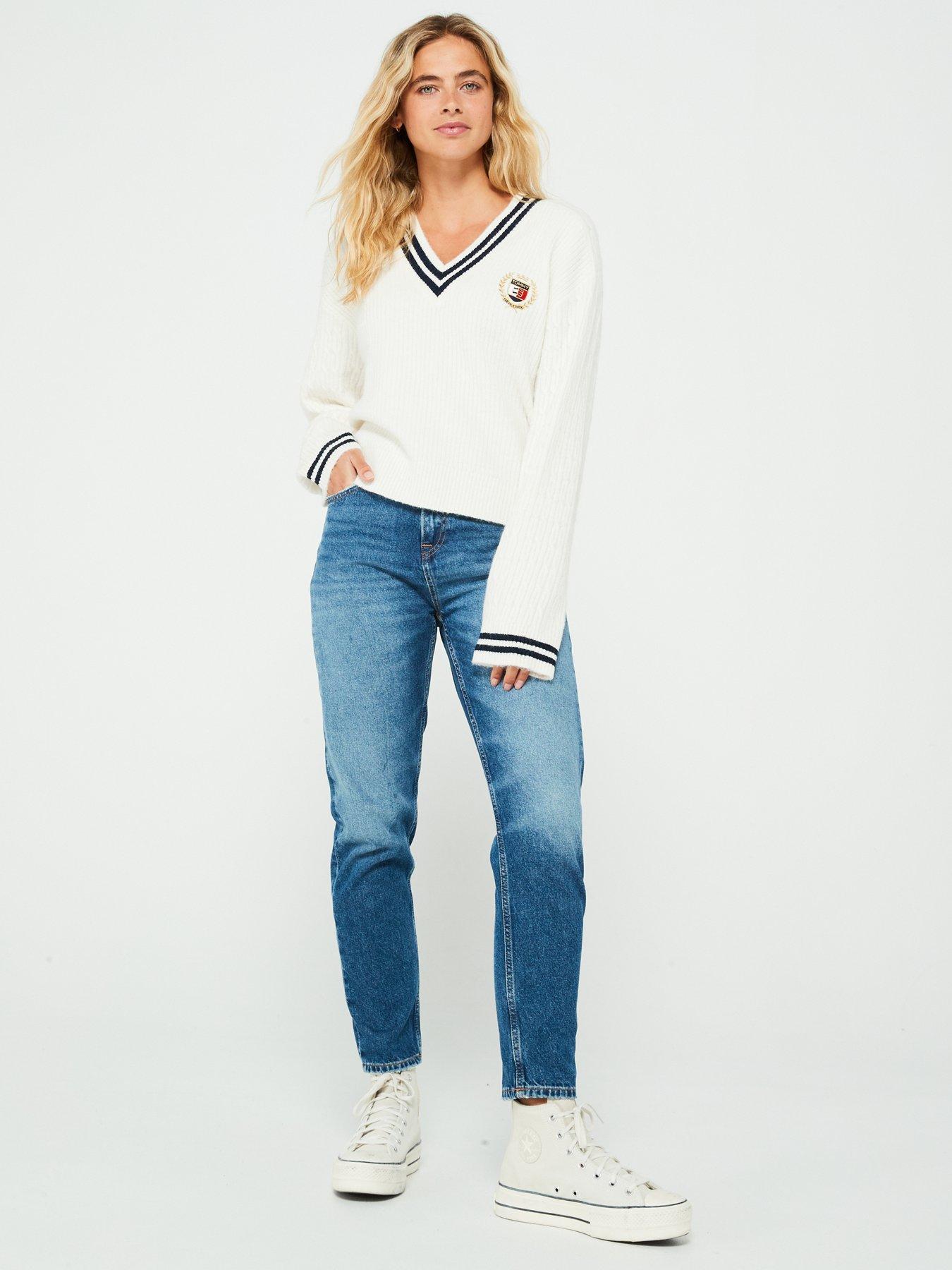 tommy-jeans-crest-logo-v-neck-jumper-whiteback