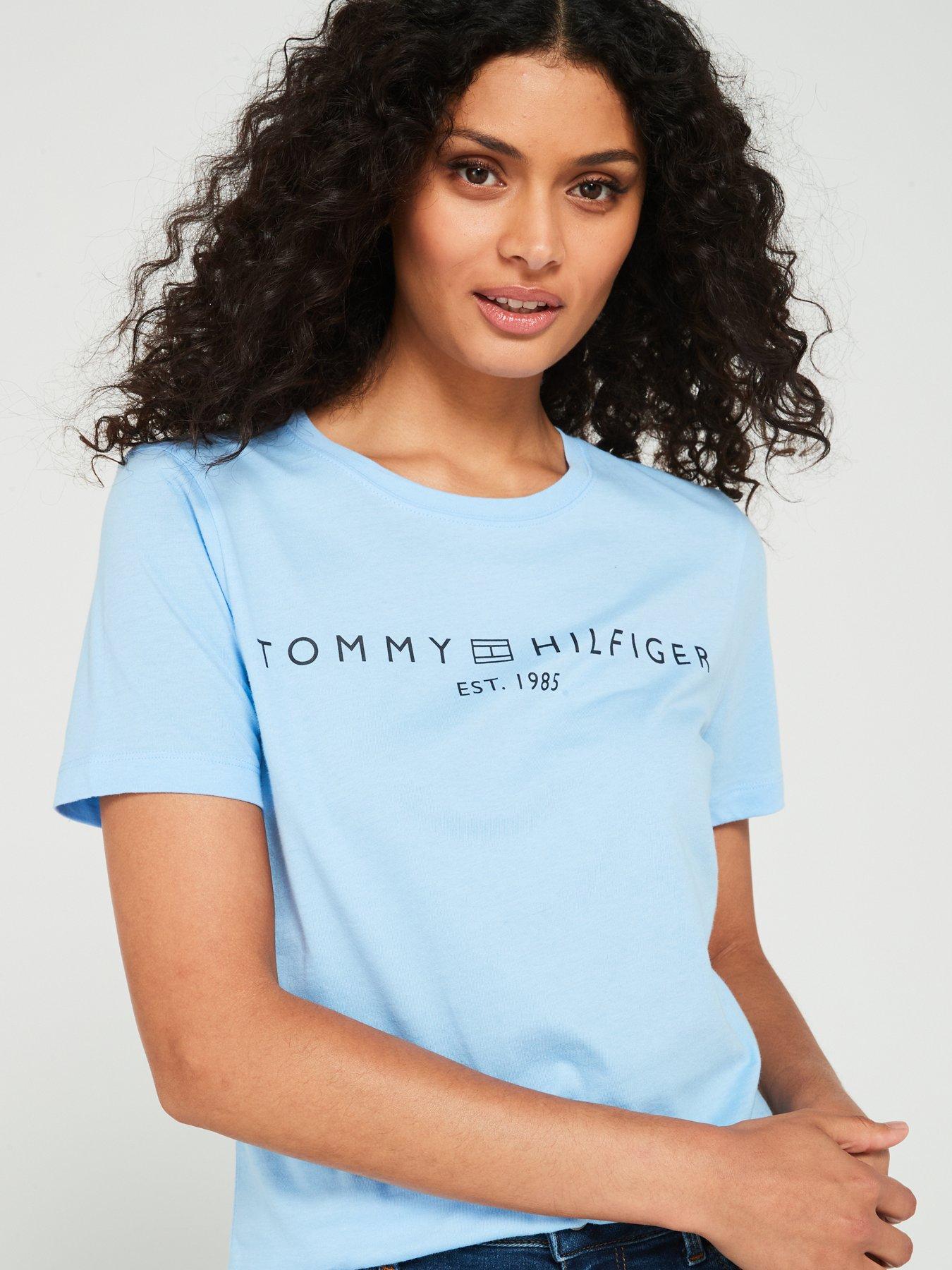 tommy-hilfiger-logo-crewneck-t-shirt-blueoutfit