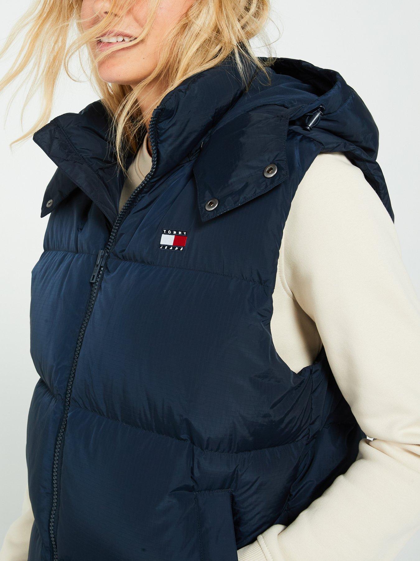 tommy-jeans-padded-logo-gilet-navyoutfit