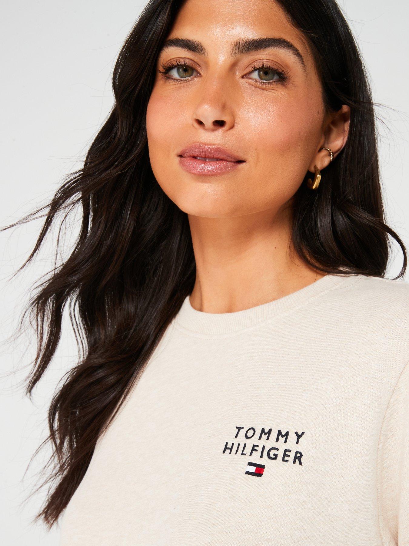 tommy-hilfiger-logo-lounge-sweatshirt-creamoutfit