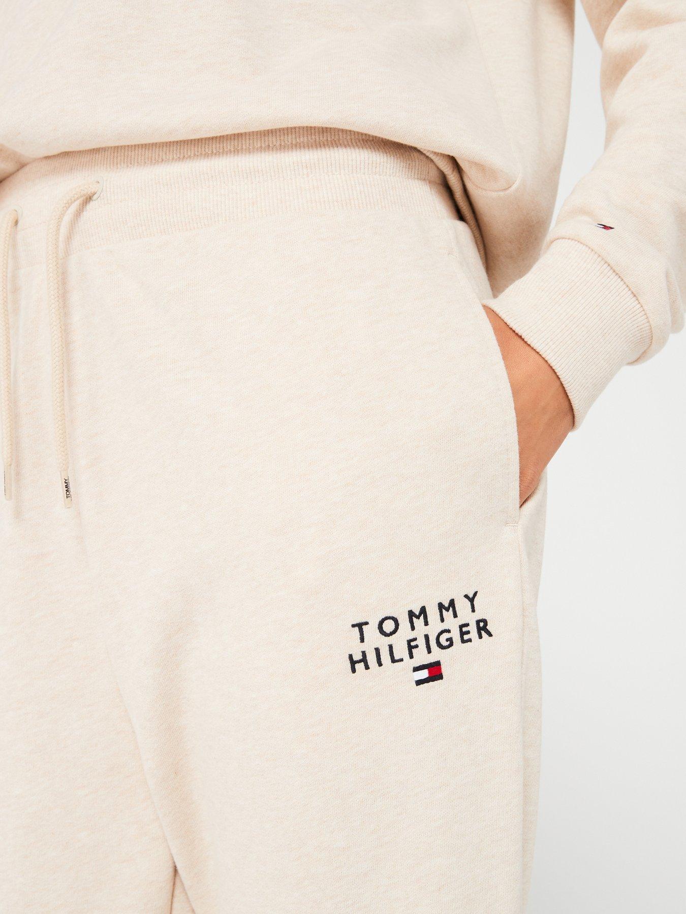 tommy-hilfiger-logo-lounge-pants-creamoutfit