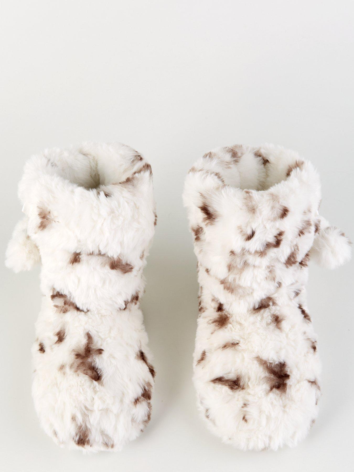 everyday-leopard-slipper-boot-with-poms-greyoutfit