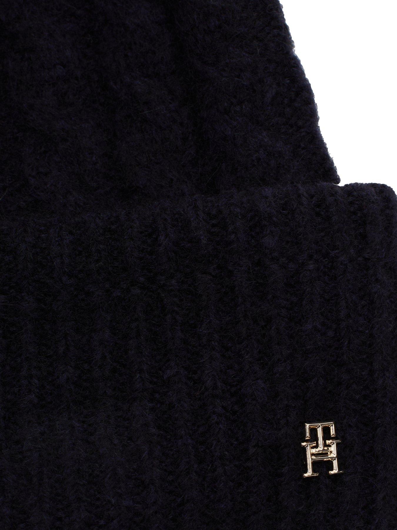 tommy-hilfiger-cable-knit-beanie-blueoutfit