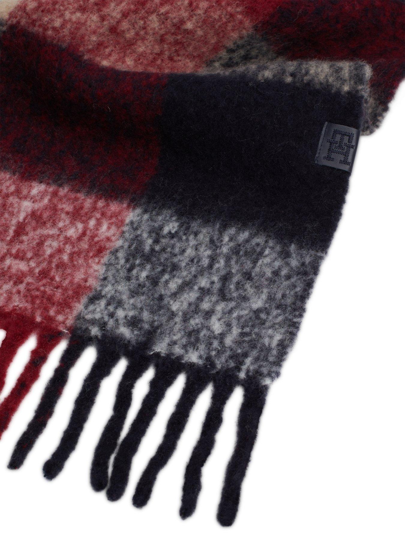 tommy-hilfiger-stripe-fluffy-scarf-multiback