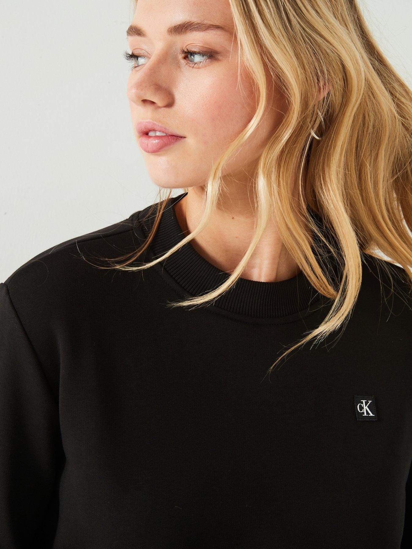 calvin-klein-jeans-logo-sweatshirt-blackoutfit