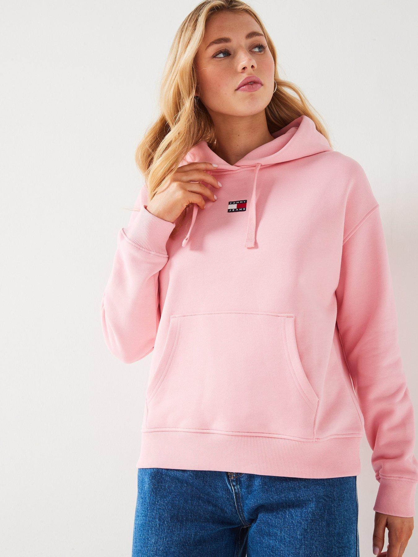 tommy-jeans-boxy-badge-logo-hoodie-pink