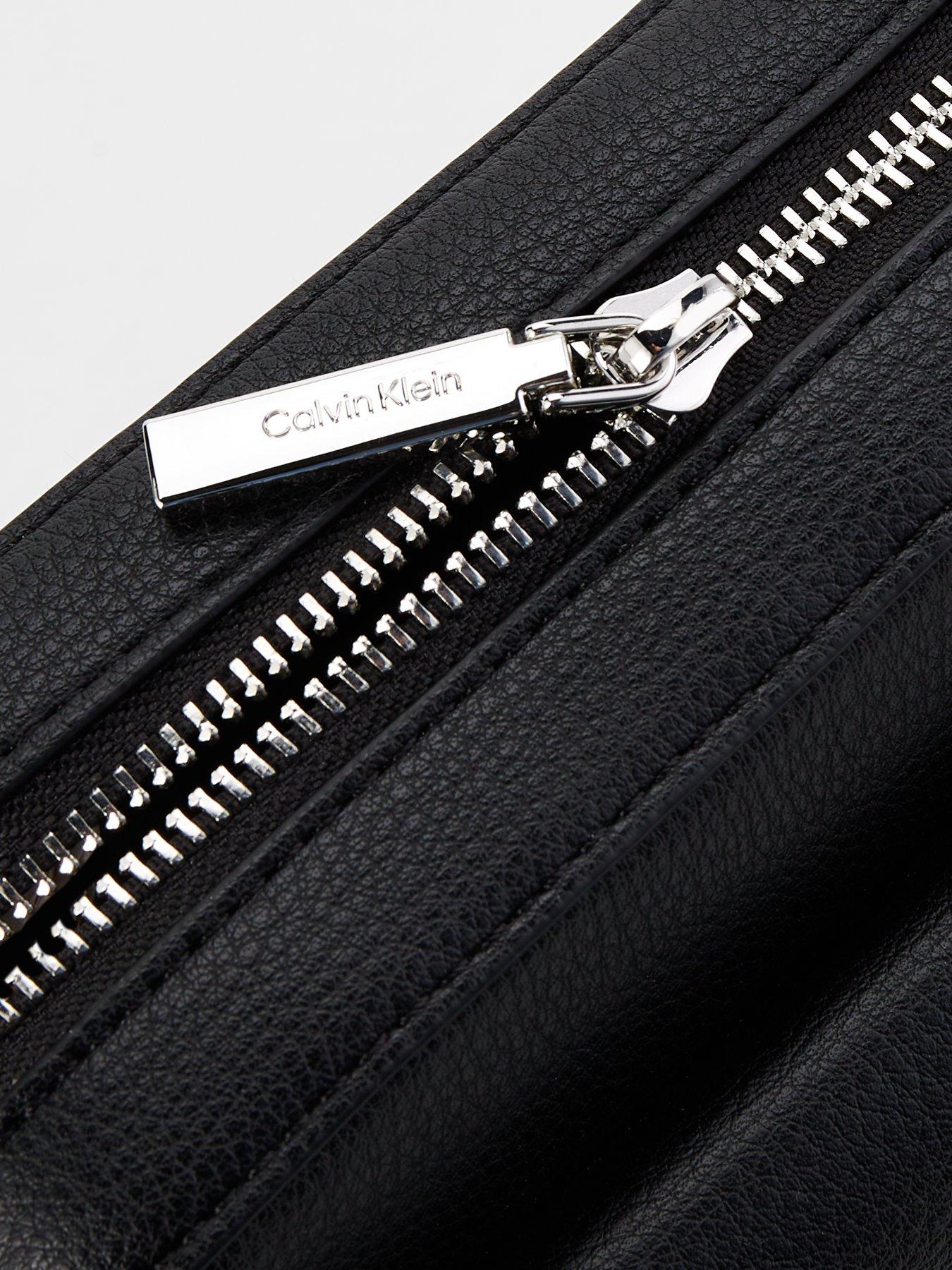 calvin-klein-re-lock-camera-bag-blackdetail