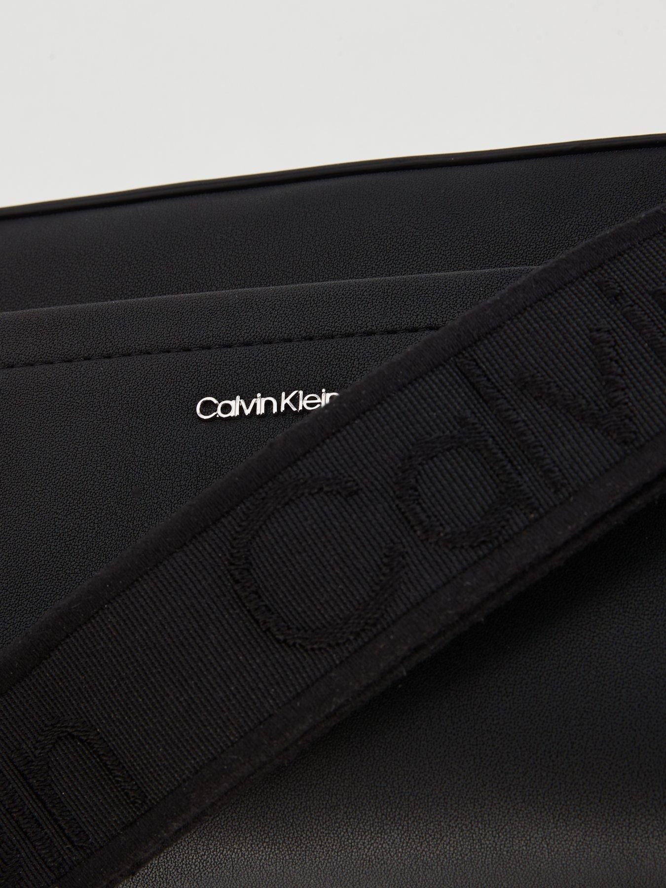 calvin-klein-multistrap-camera-bag-blackoutfit