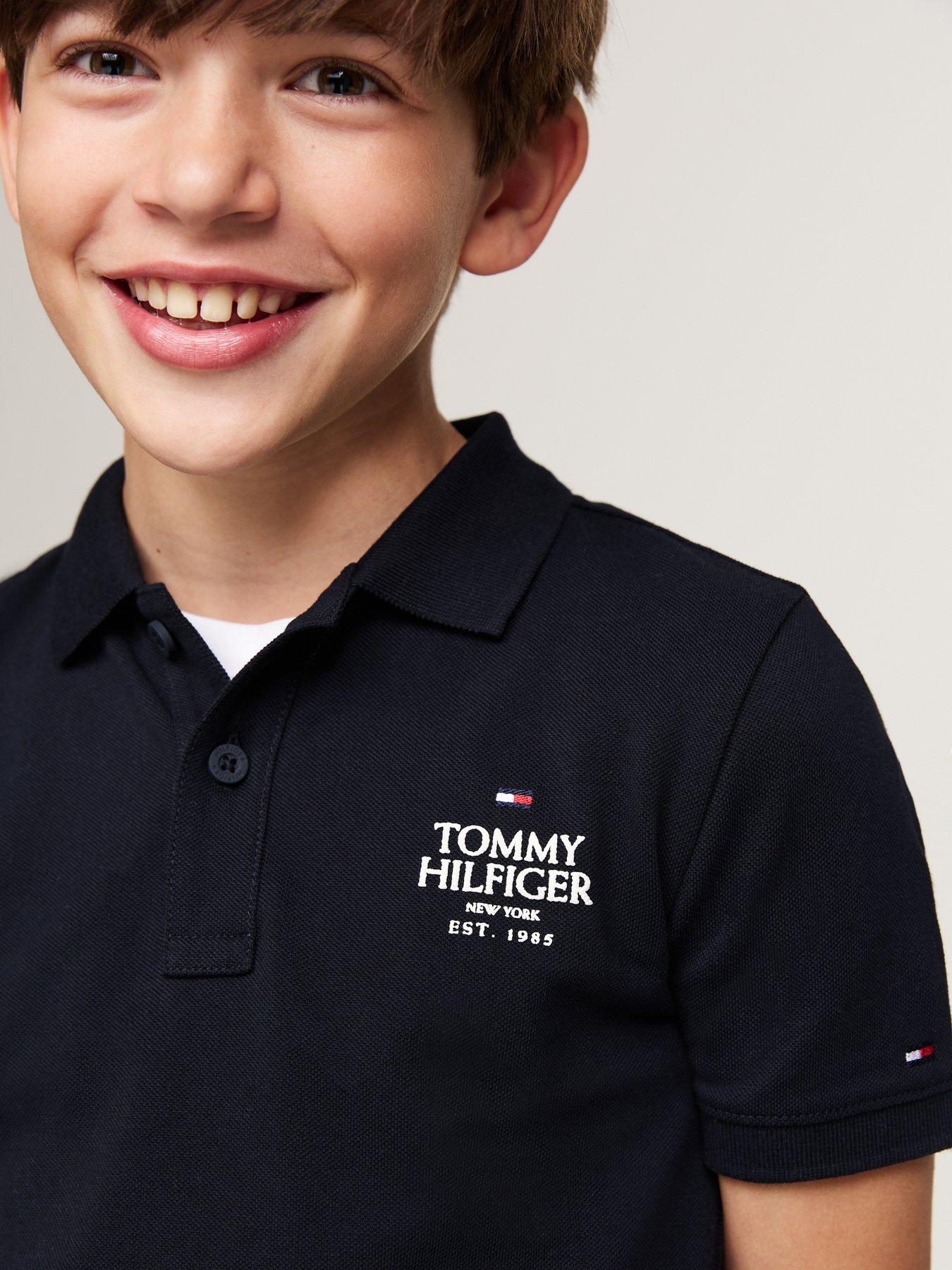 tommy-hilfiger-boys-th-logo-regular-short-sleeve-polo-shirt-navyoutfit