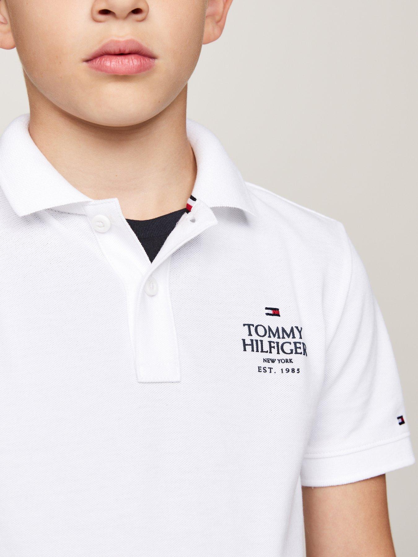 tommy-hilfiger-boys-th-logo-regular-short-sleeve-polo-shirt-whiteoutfit