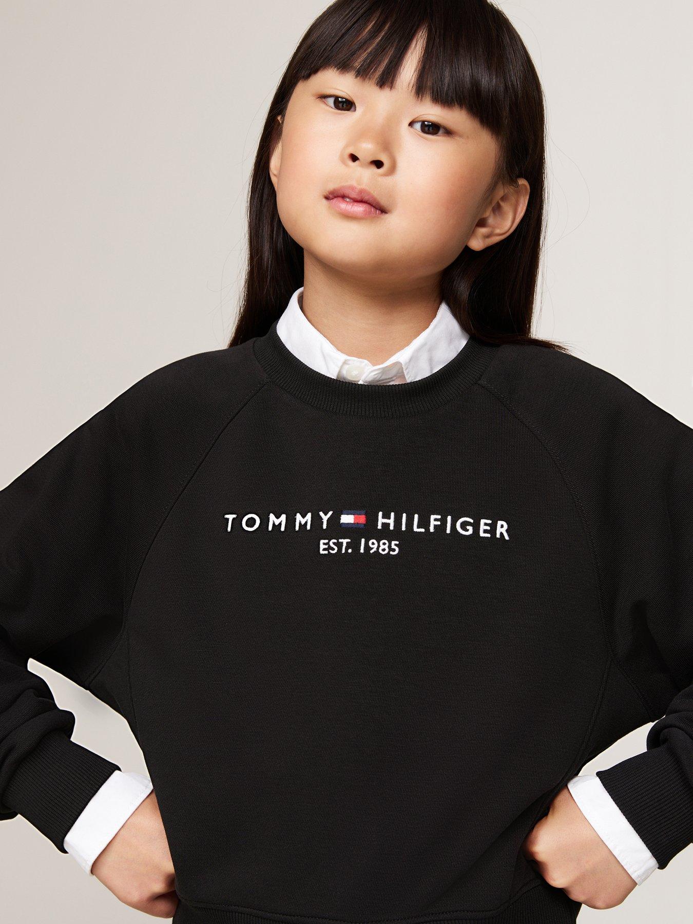 tommy-hilfiger-girls-essential-crewneck-sweatpant-set-blackoutfit