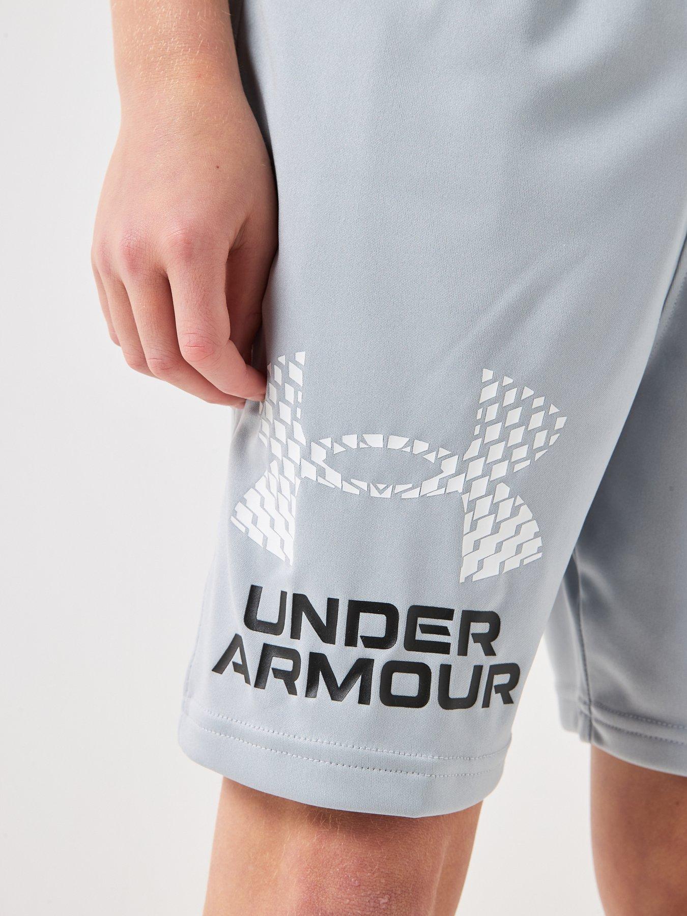 under-armour-boys-training-tech-logo-shorts-greyoutfit