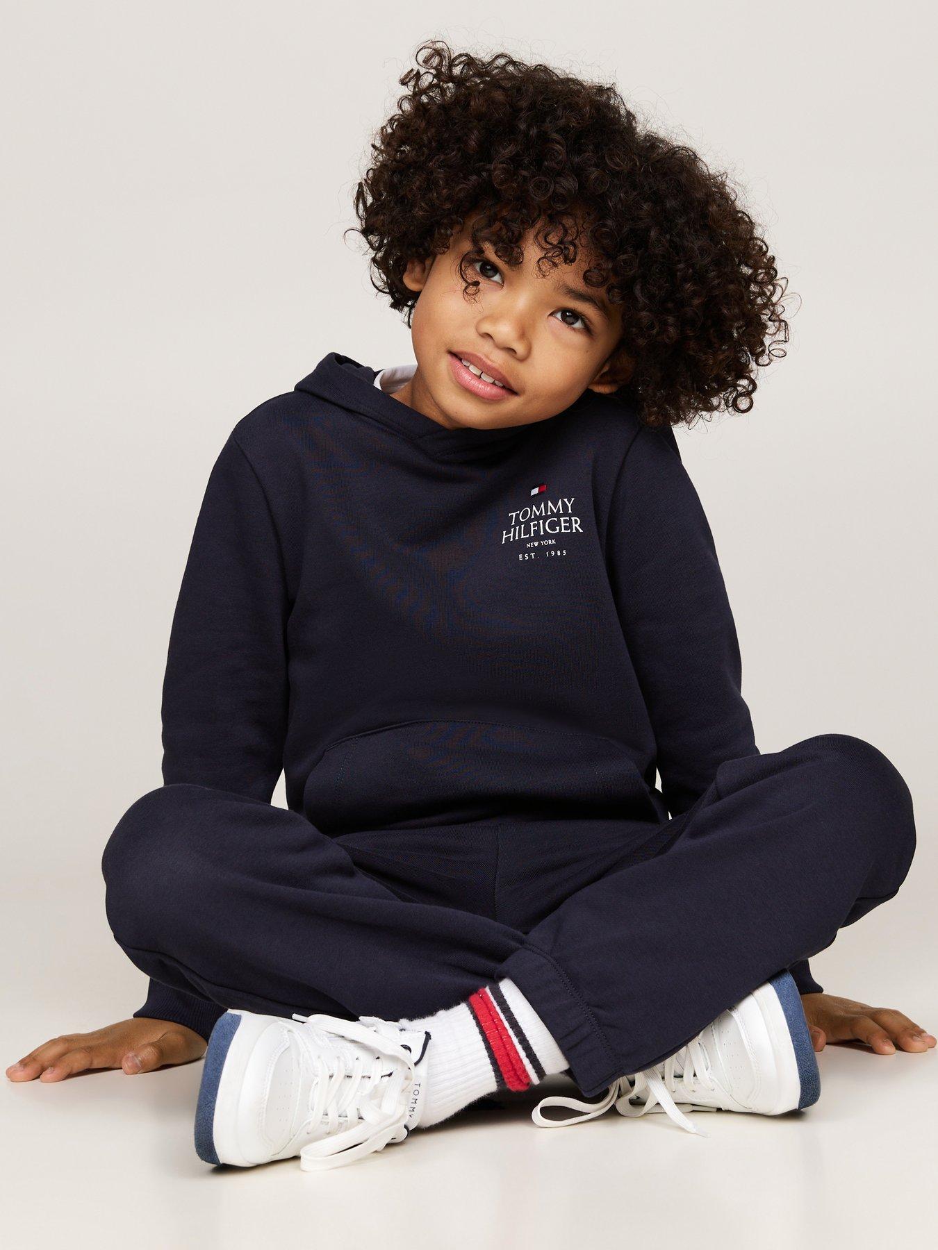 tommy-hilfiger-boys-th-logo-puff-print-reg-hoodie-navyoutfit