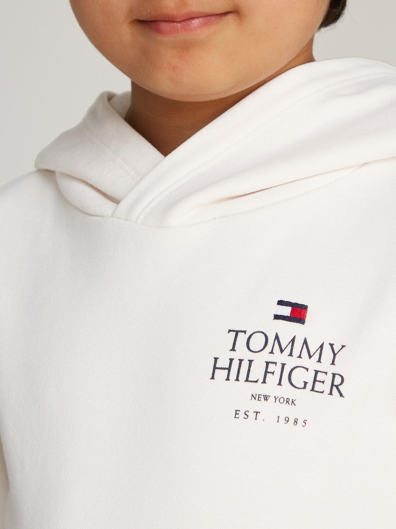 tommy-hilfiger-boys-th-logo-puff-print-reg-hoodie-creamoutfit