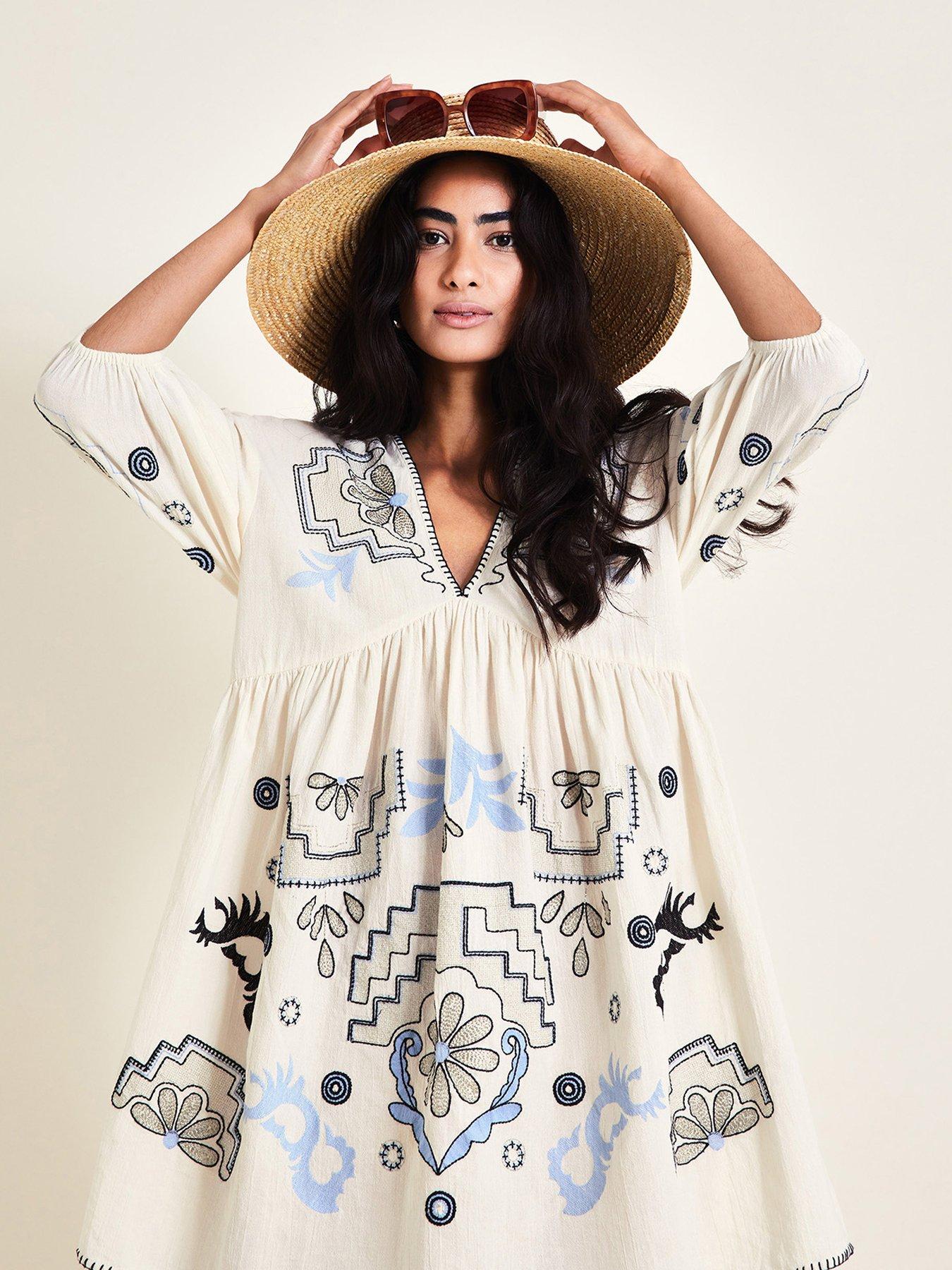 monsoon-hallie-embroidered-kaftan-creamoutfit