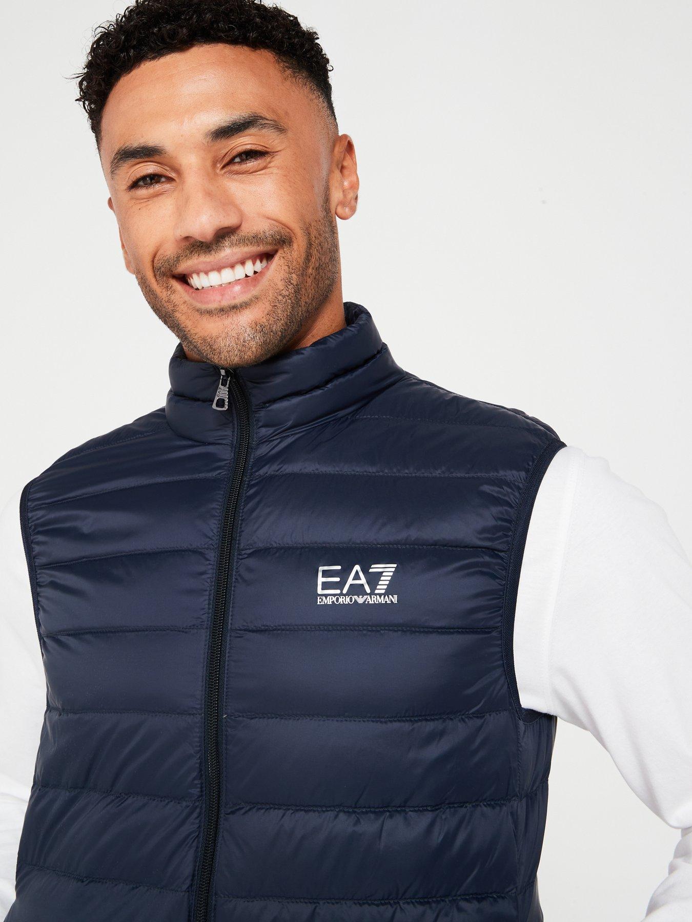 ea7-emporio-armani-ea7-emporio-armani-core-id-lightweight-gilet-dark-blueoutfit