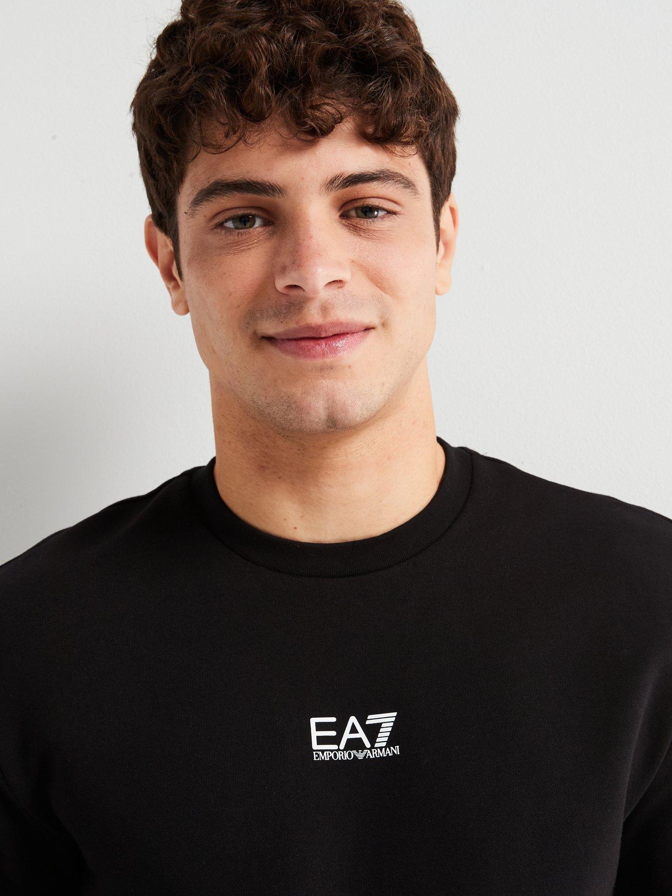 ea7-emporio-armani-core-id-centre-logo-crew-sweat-blackoutfit