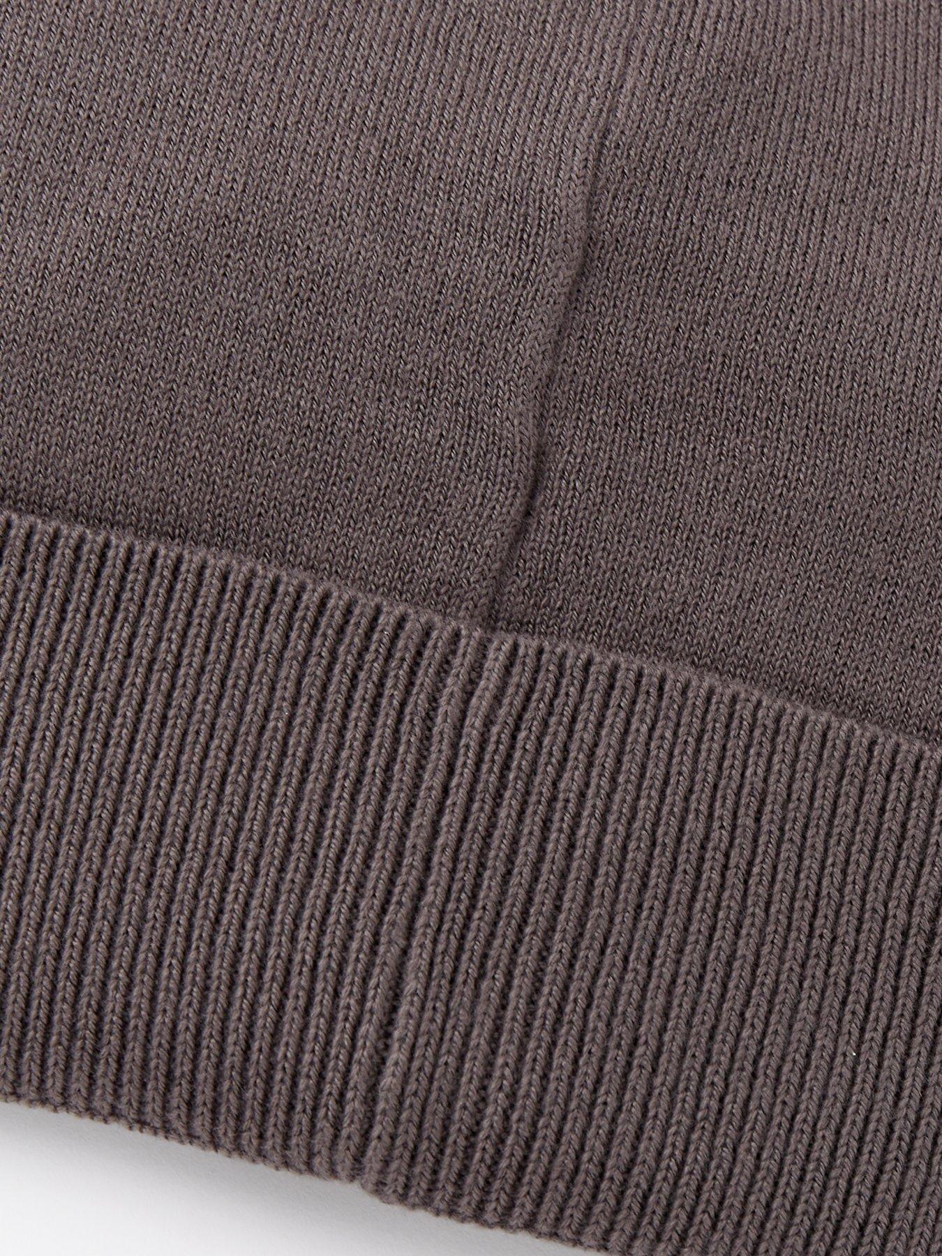 ea7-emporio-armani-contrast-logo-beanie-hat-dark-greydetail