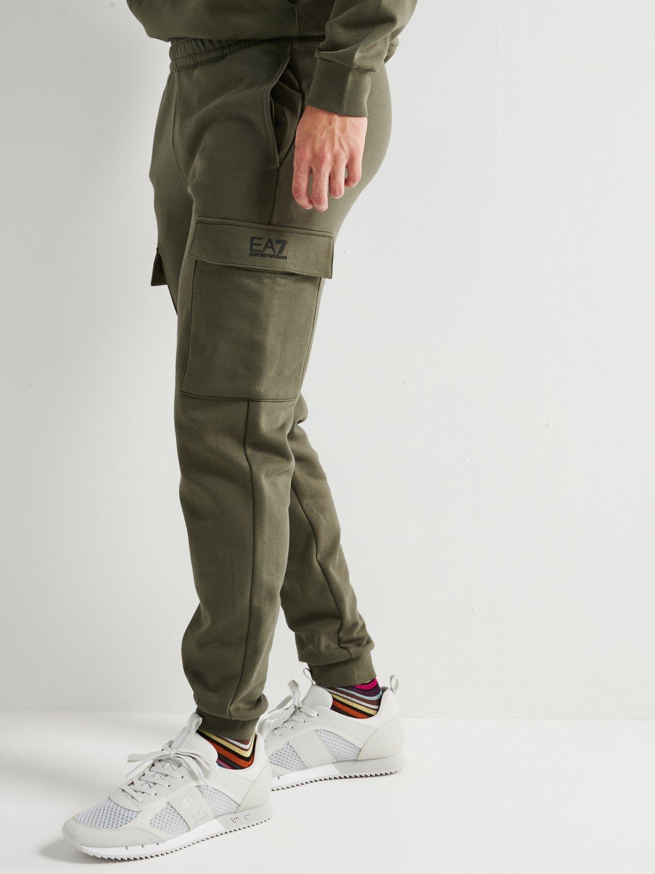 ea7-emporio-armani-ea7-emporio-armani-core-id-cargo-joggers-khakioutfit