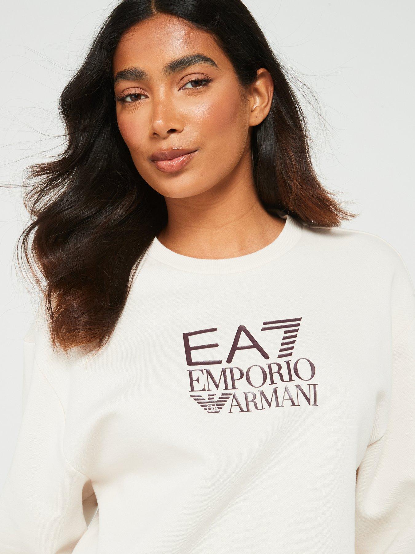 ea7-emporio-armani-loose-fit-logo-sweatshirt-off-whiteoutfit