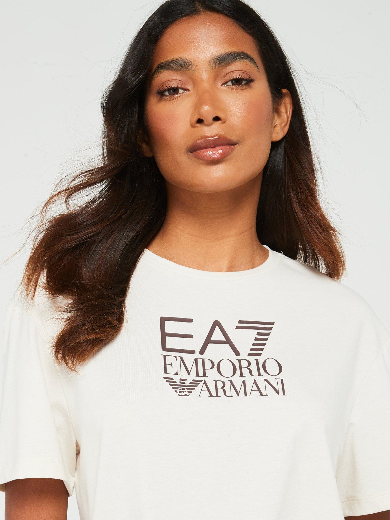 ea7-emporio-armani-logo-t-shirt-off-whiteoutfit