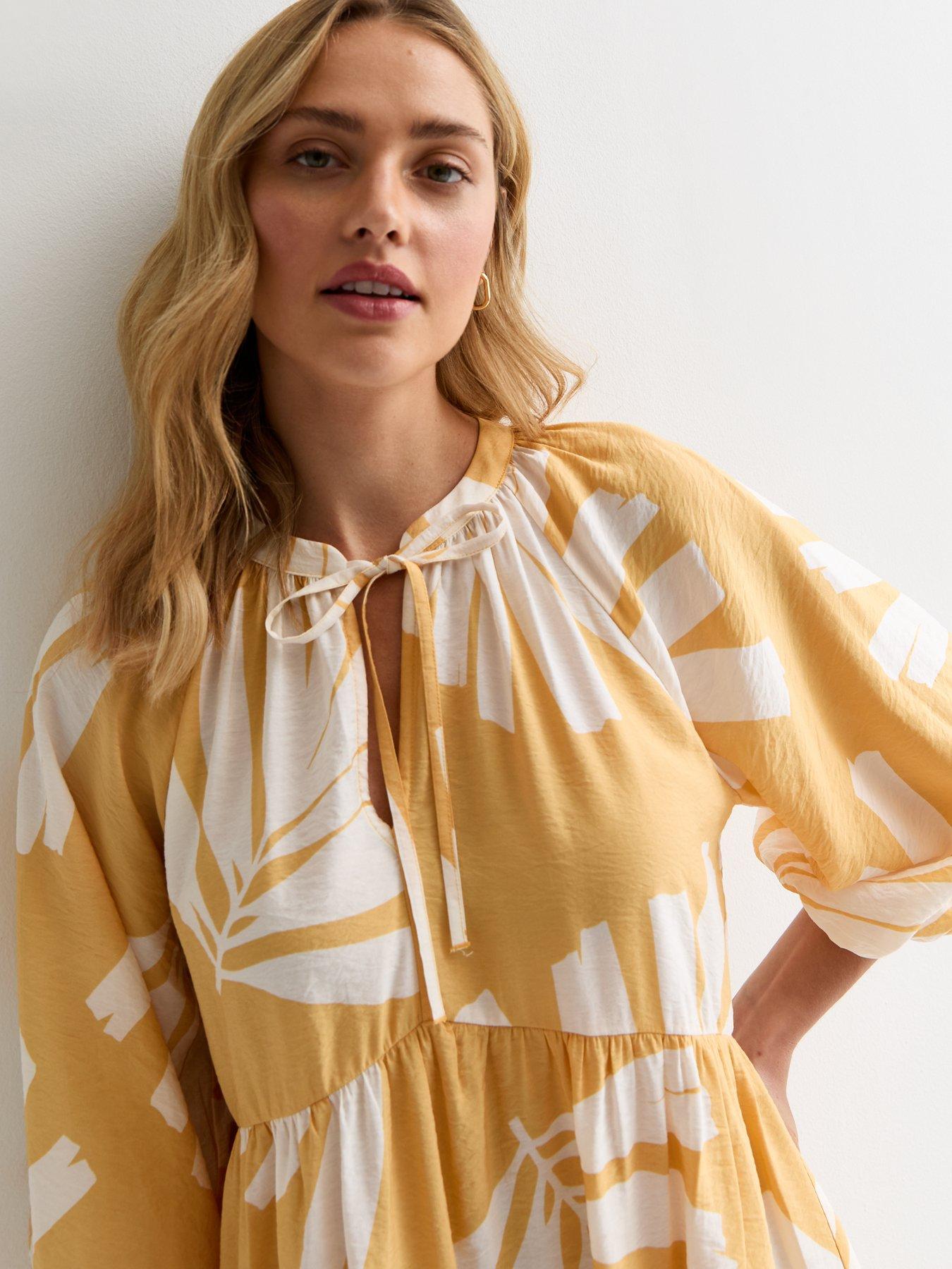 new-look-yellow-palm-print-v-neck-tiered-mini-dressoutfit