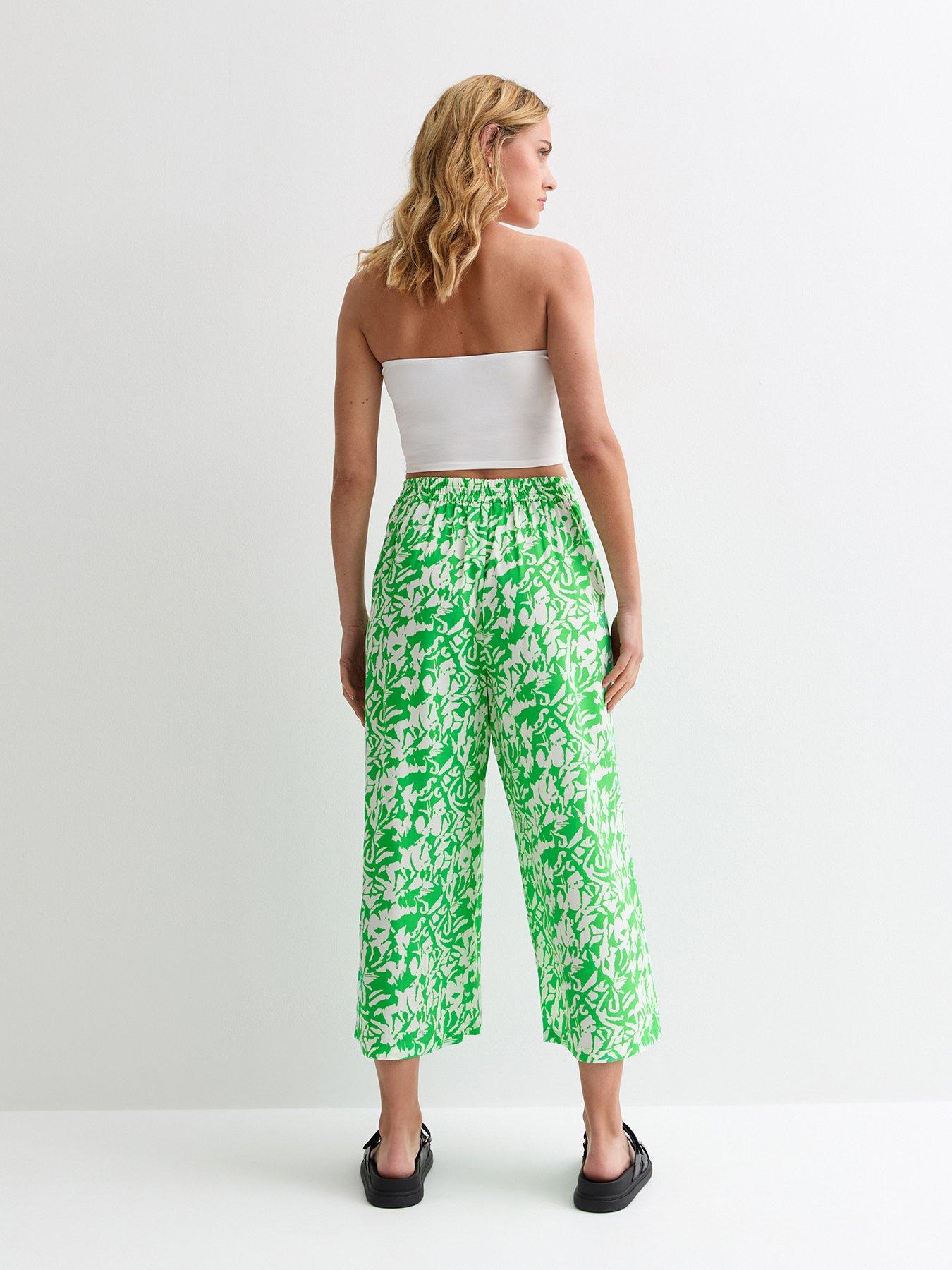 new-look-green-floral-wide-leg-crop-trousersstillFront