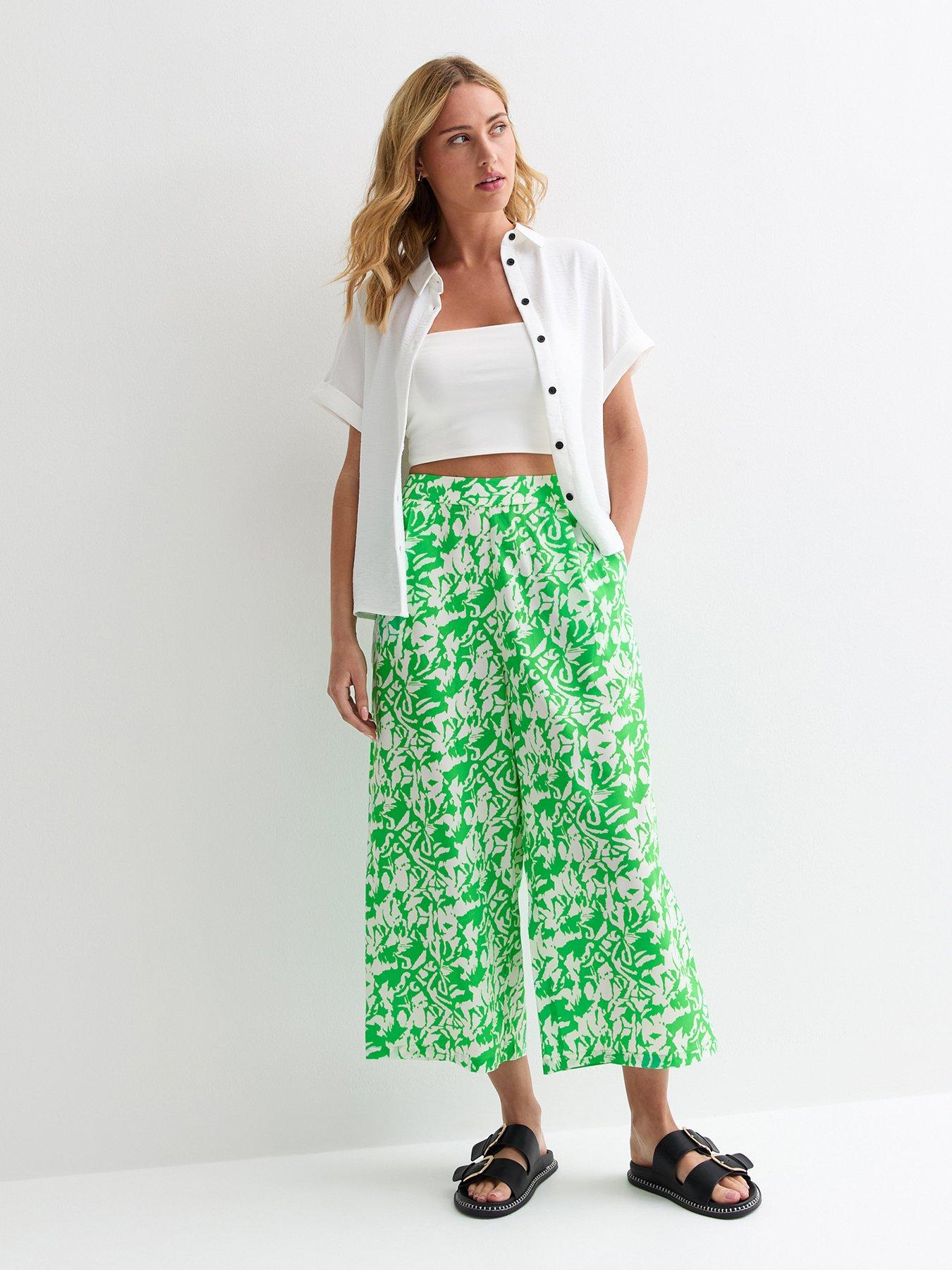 new-look-green-floral-wide-leg-crop-trousersback