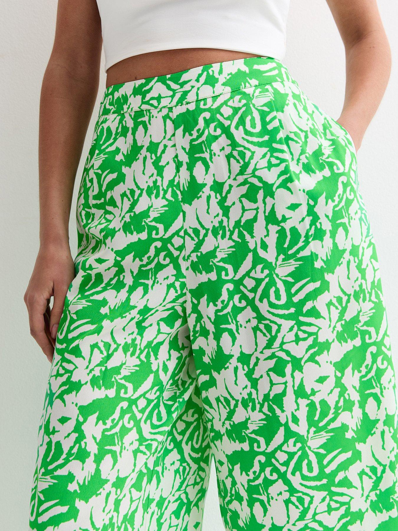 new-look-green-floral-wide-leg-crop-trousersoutfit