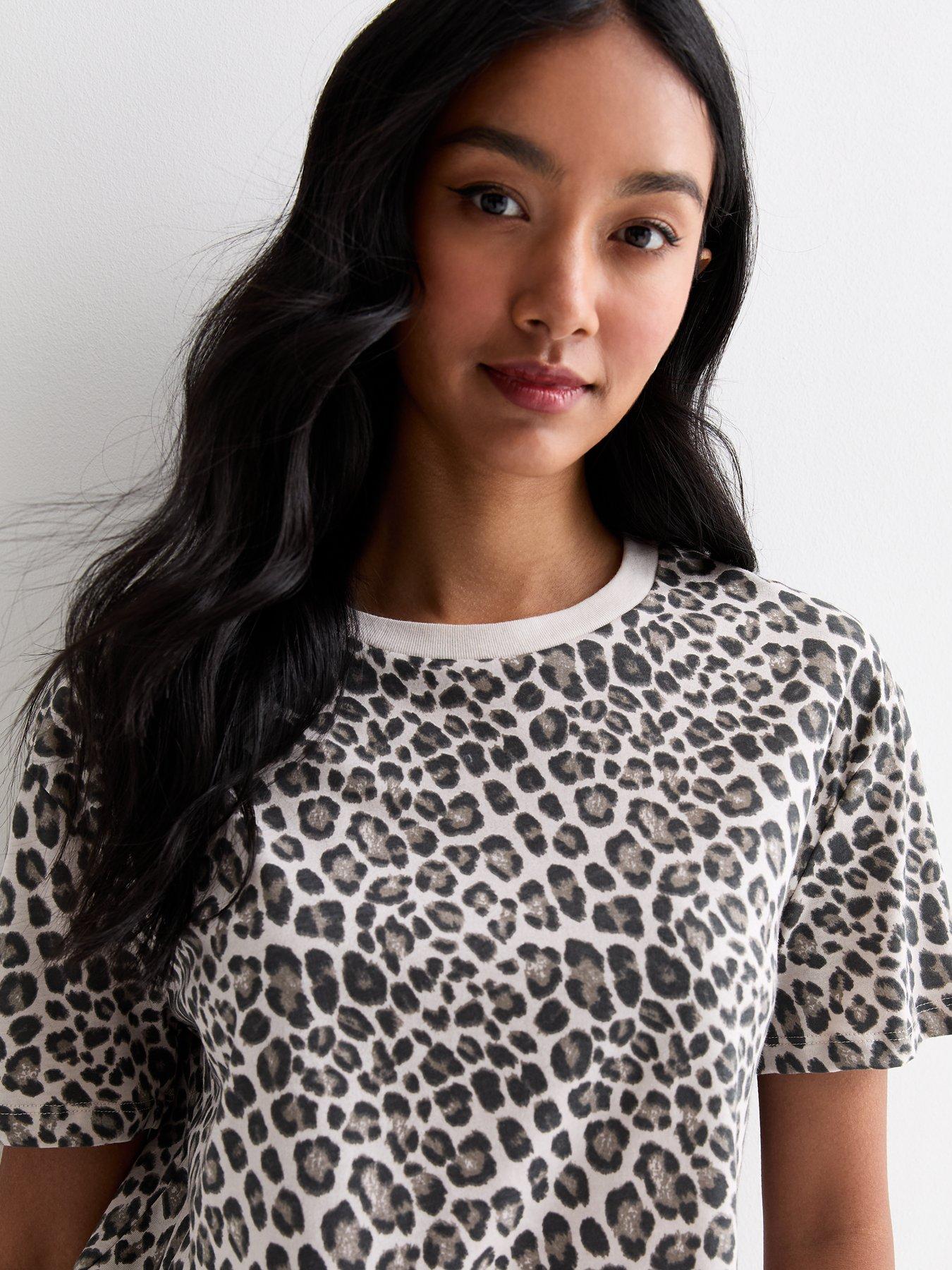 new-look-brown-cotton-leopard-print-t-shirtoutfit