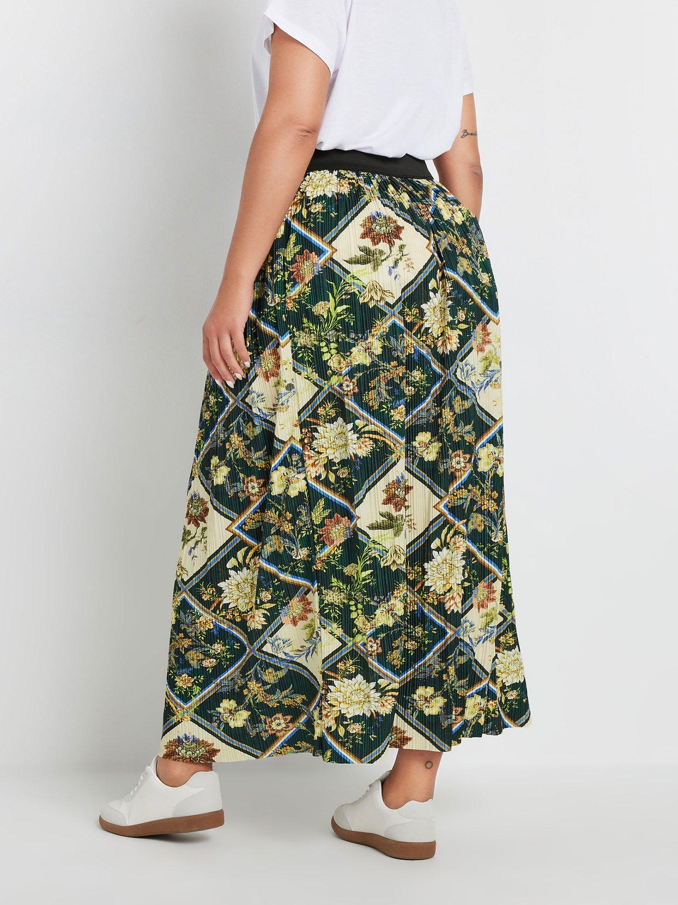 yours-curve-geometric-floral-pleated-skirt-greenstillFront