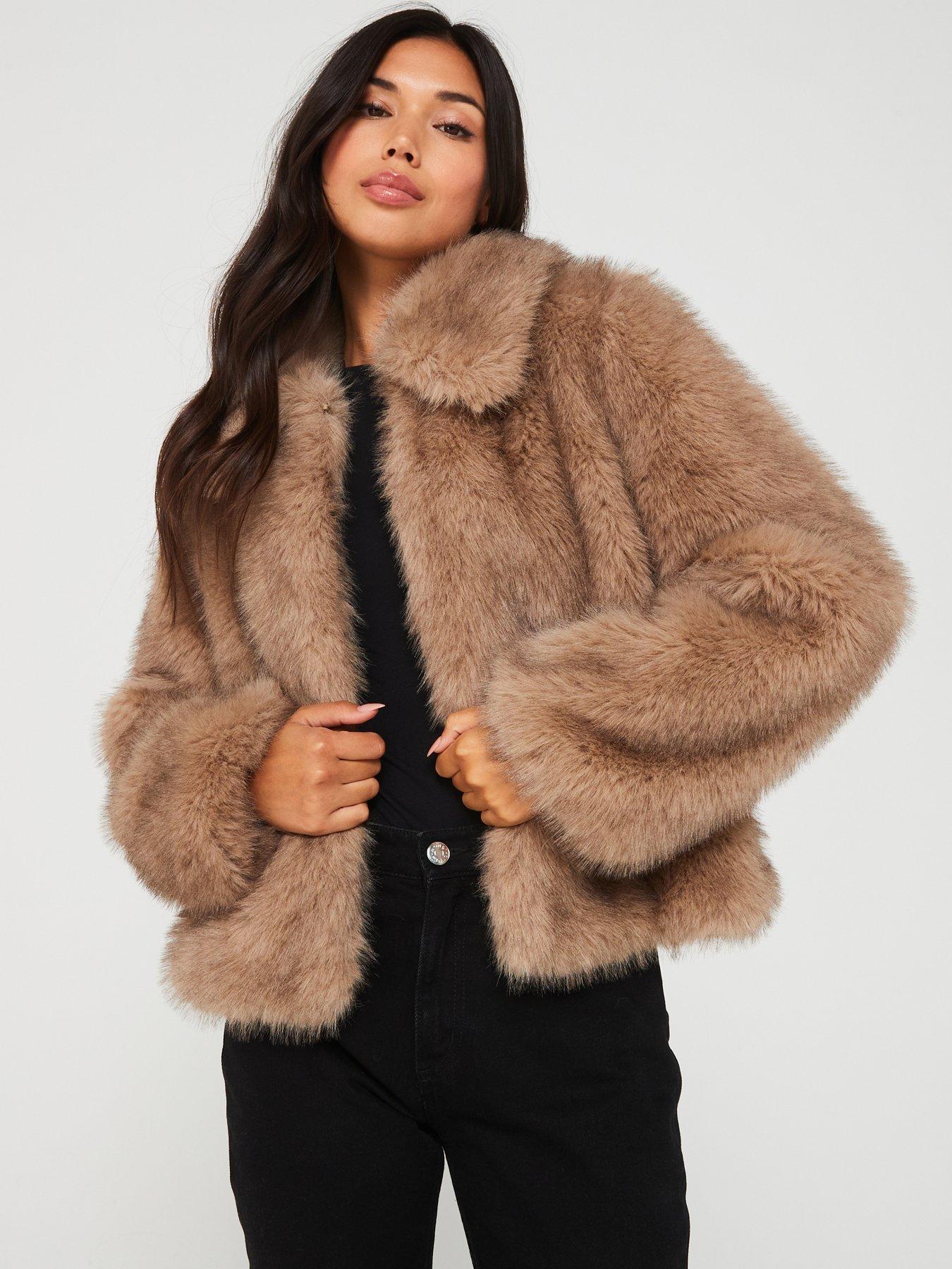 vero-moda-short-faux-fur-jacket-beige