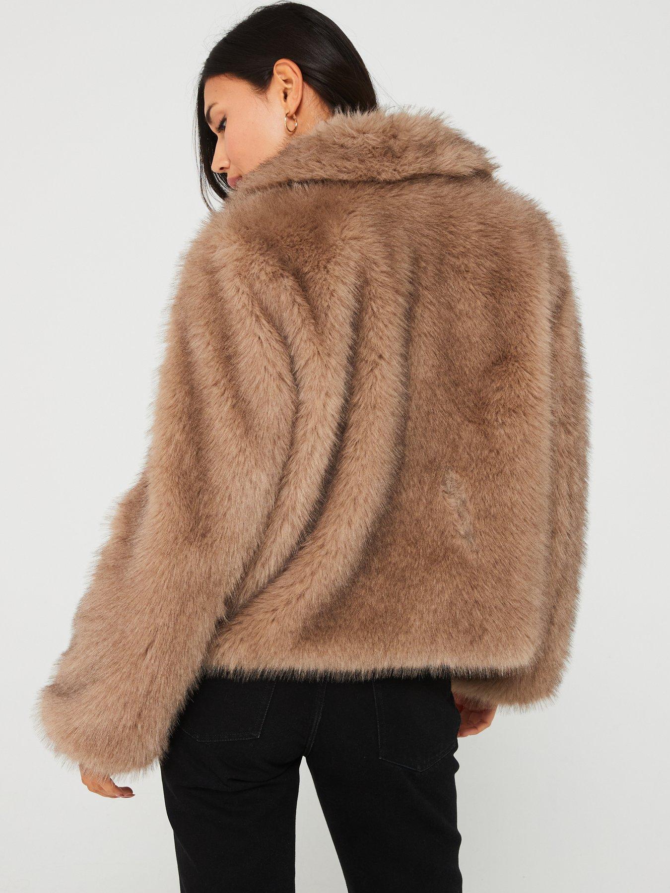 vero-moda-short-faux-fur-jacket-beigestillFront