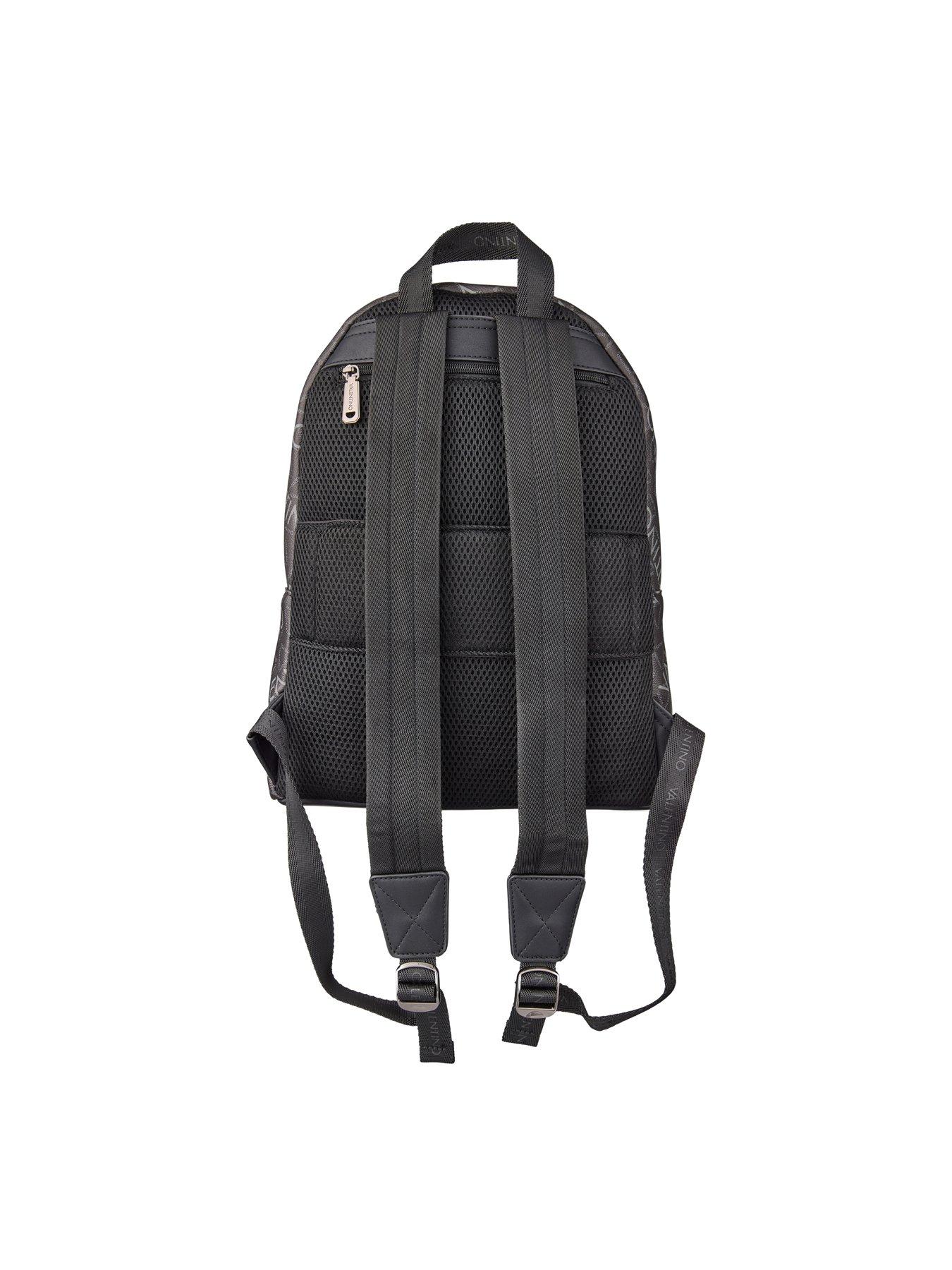 valentino-zefir-backpack-blackoutfit