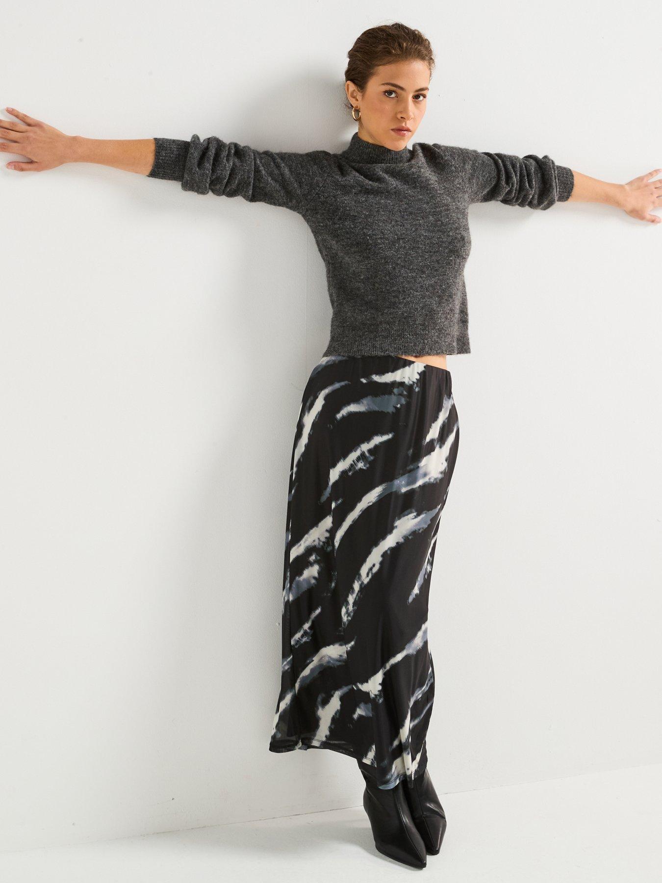 only-zebra-print-satin-midi-skirt-blackoutfit