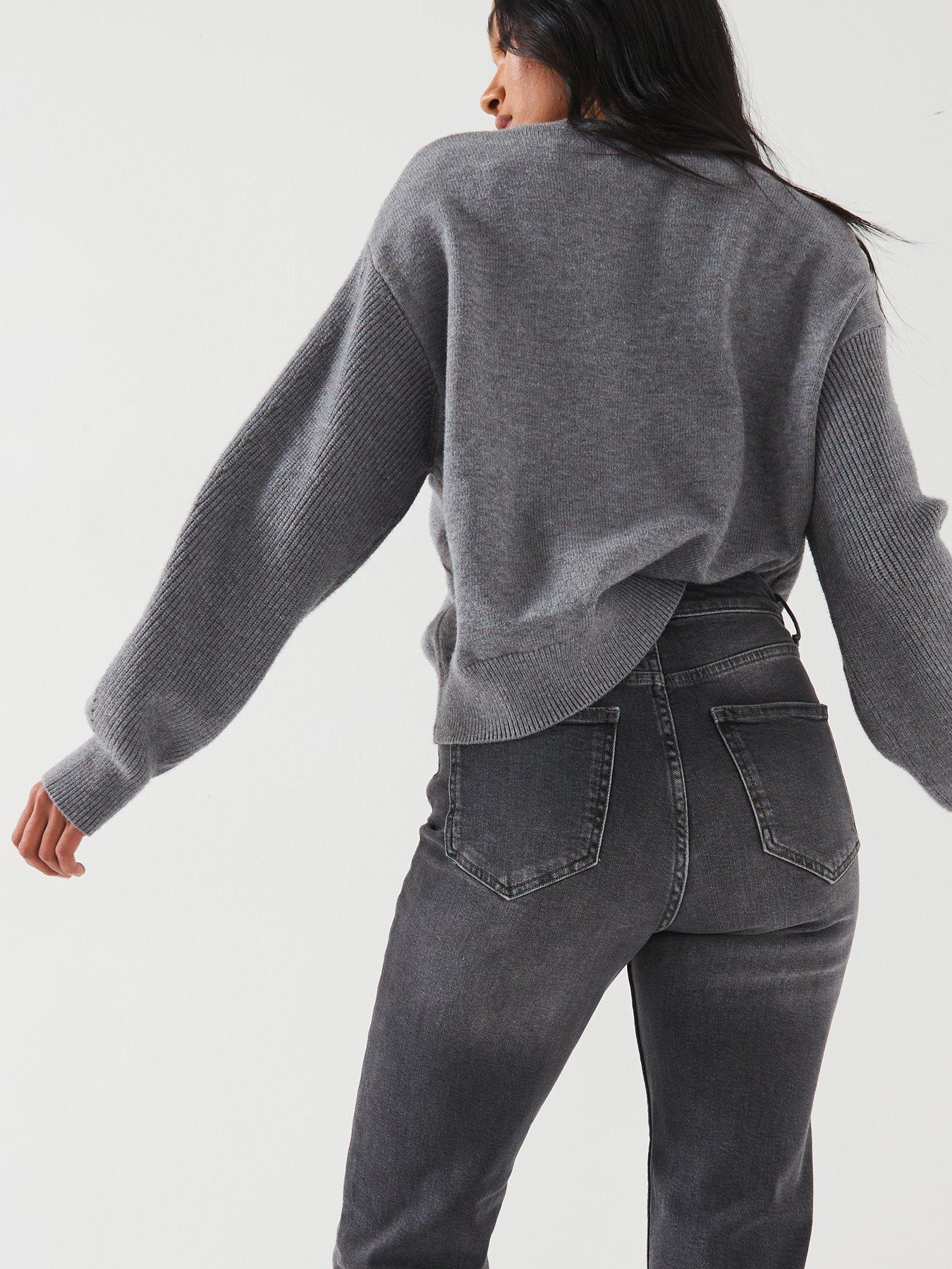 only-high-waisted-straight-leg-jeans-greyoutfit