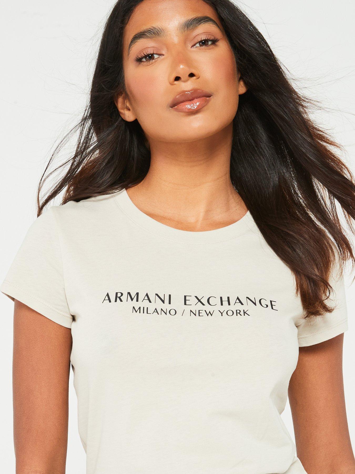 armani-exchange-fitted-logo-t-shirt--beigeoutfit