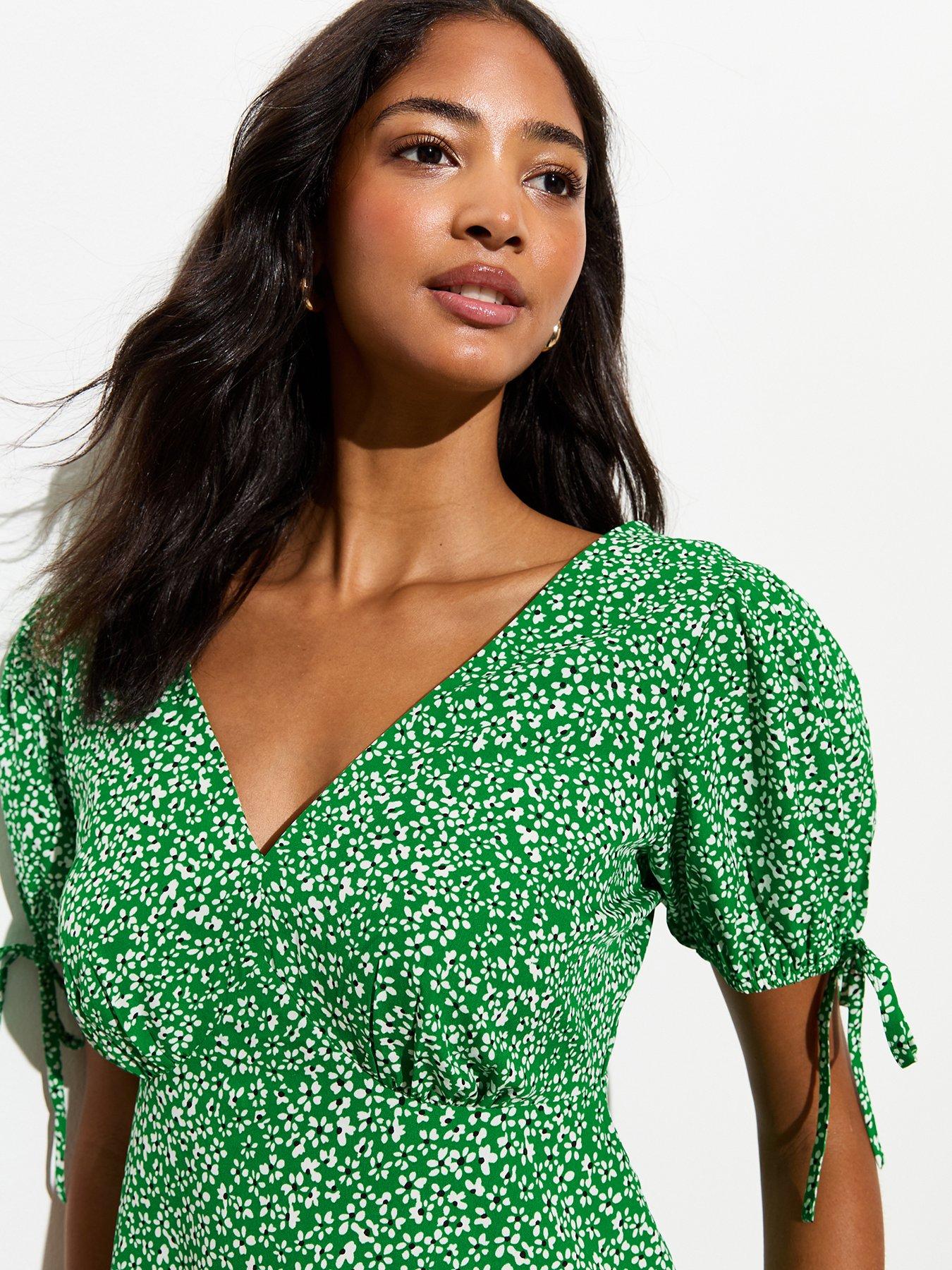 new-look-green-floral-print-v-neck-mini-dressoutfit