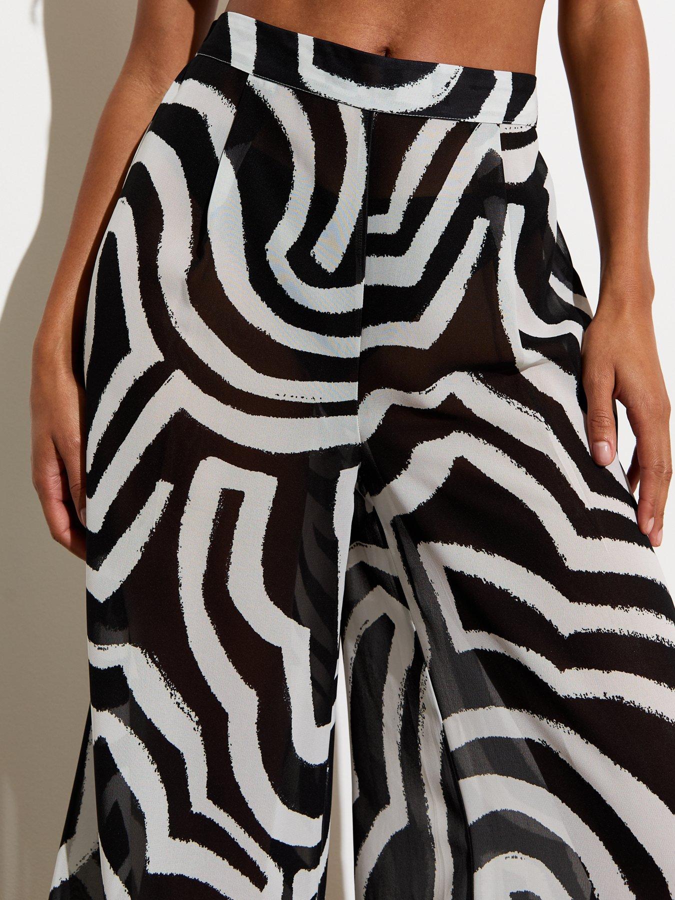 new-look-black-border-hem-print-abstract-wide-leg-beach-trousersoutfit