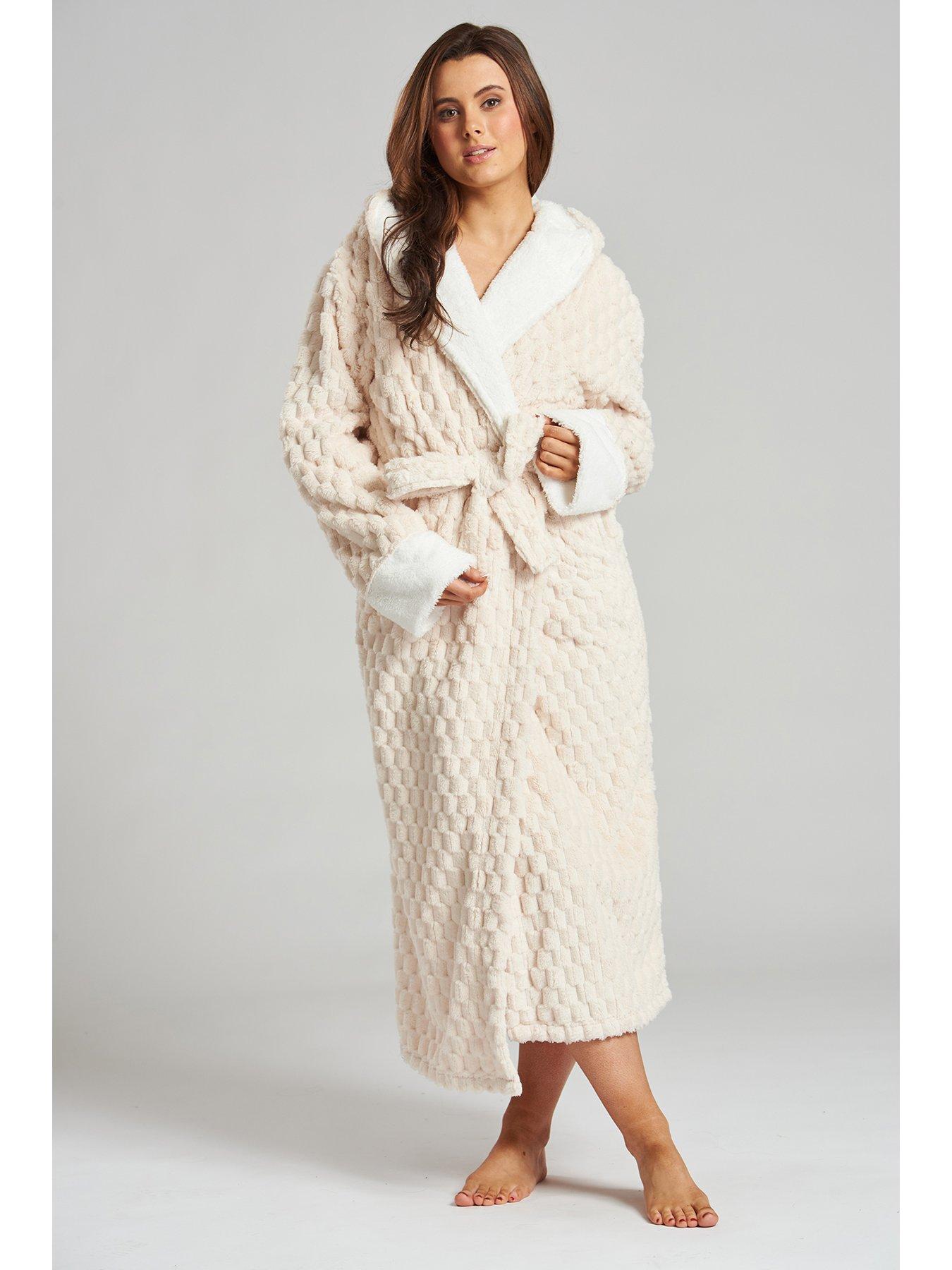 loungeable-loungeable-geometric-luxury-fleece-hooded-maxi-robe-creamoutfit