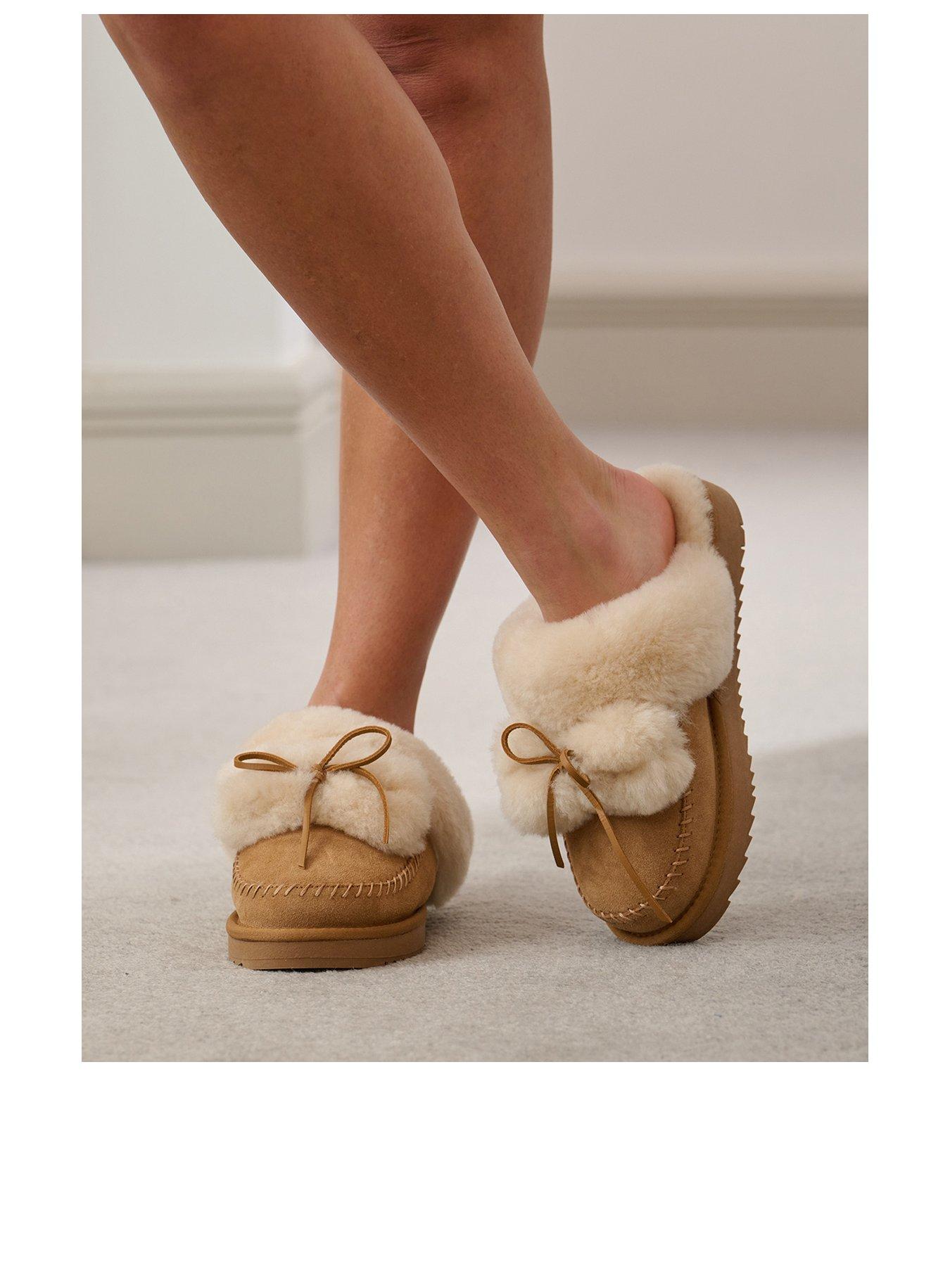 loungeable-loungeable-boxed-cosy-real-sheepskin-mules-with-fur-poms-browntanback