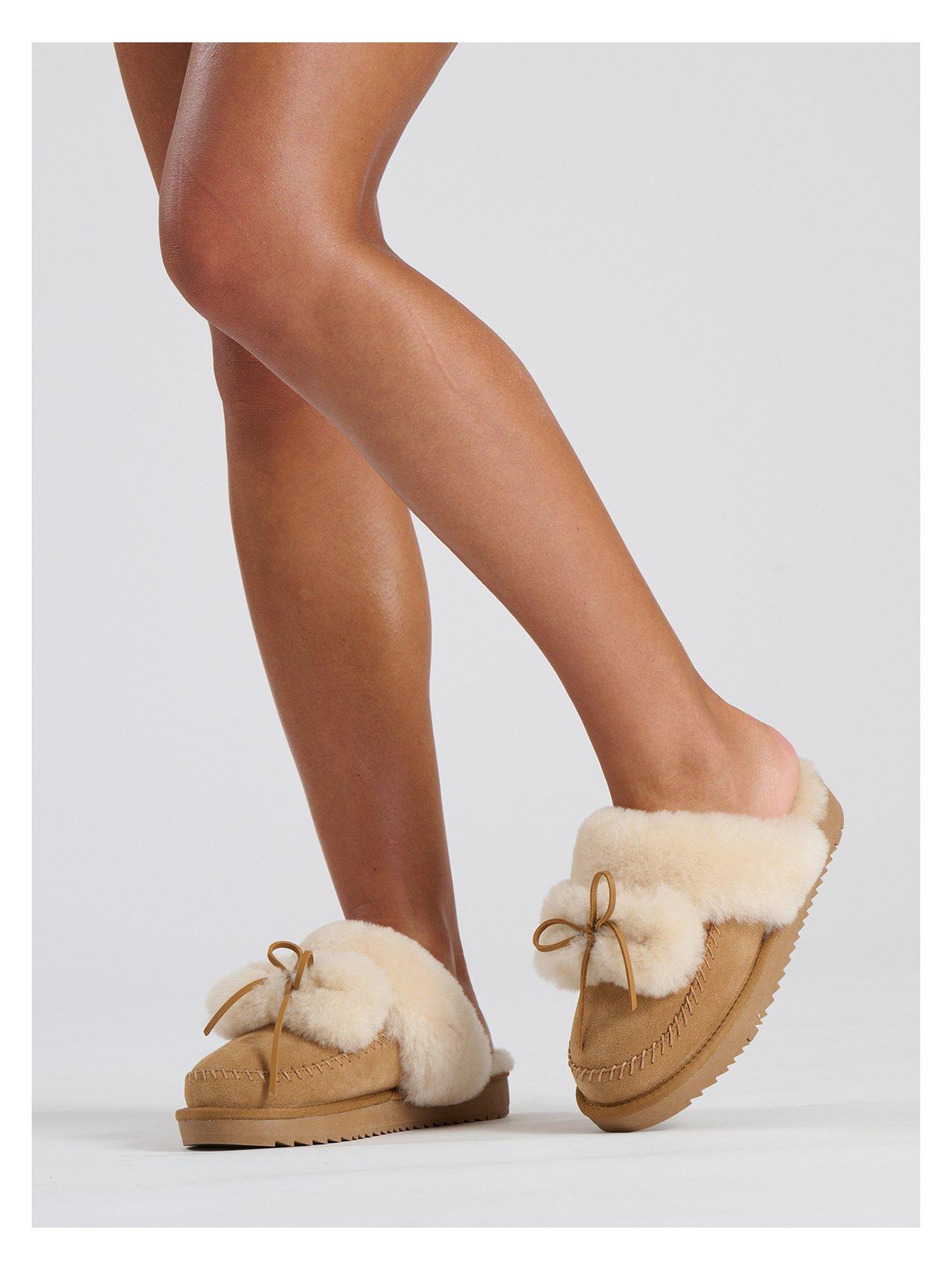 loungeable-loungeable-boxed-cosy-real-sheepskin-mules-with-fur-poms-browntanoutfit