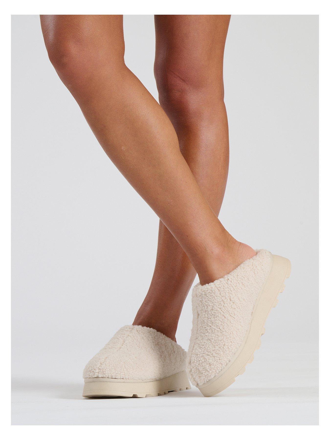 loungeable-boxed-real-sheepskin-mules-creamoutfit