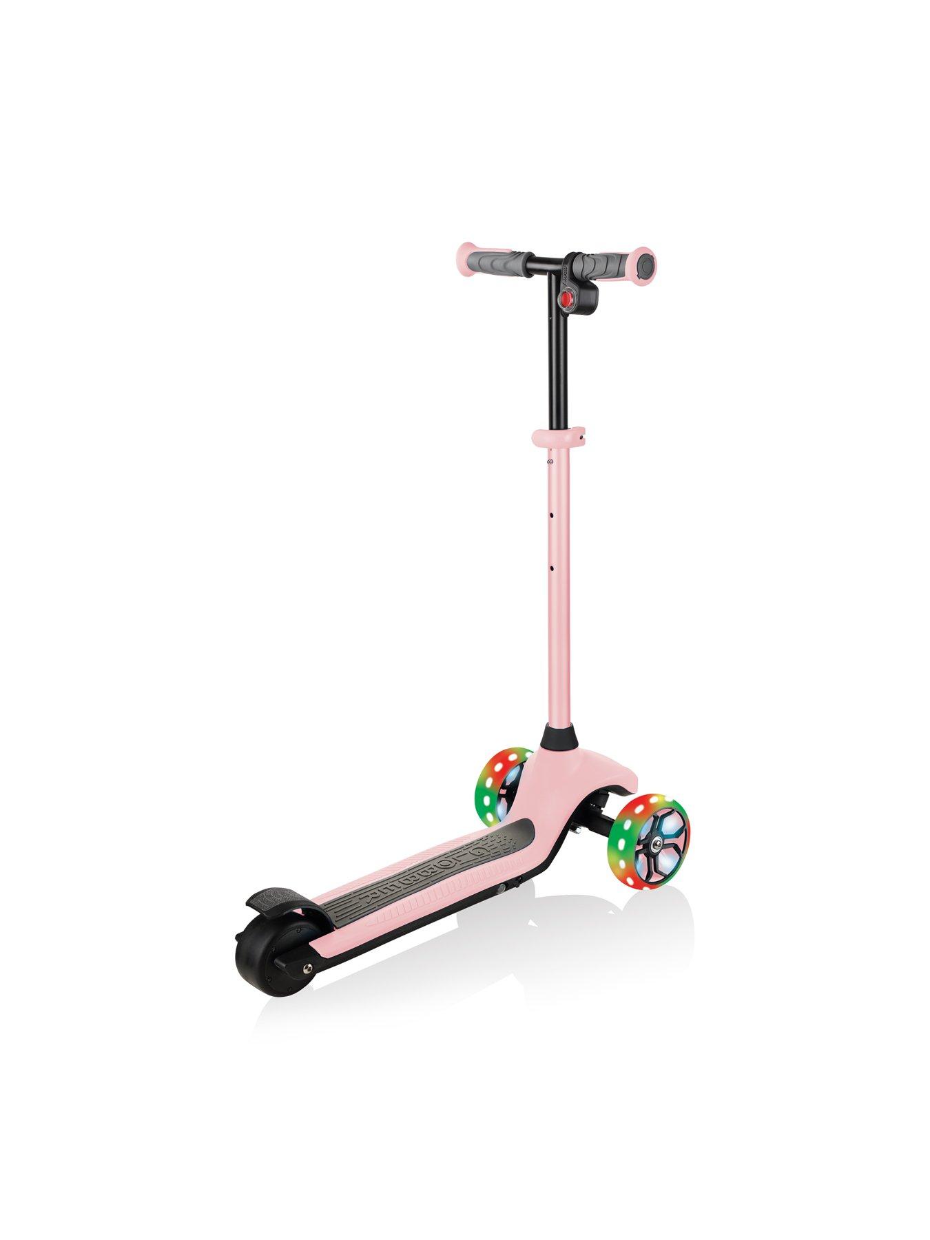 globber-e-motion-4-scooternbsp--pastel-pinkoutfit